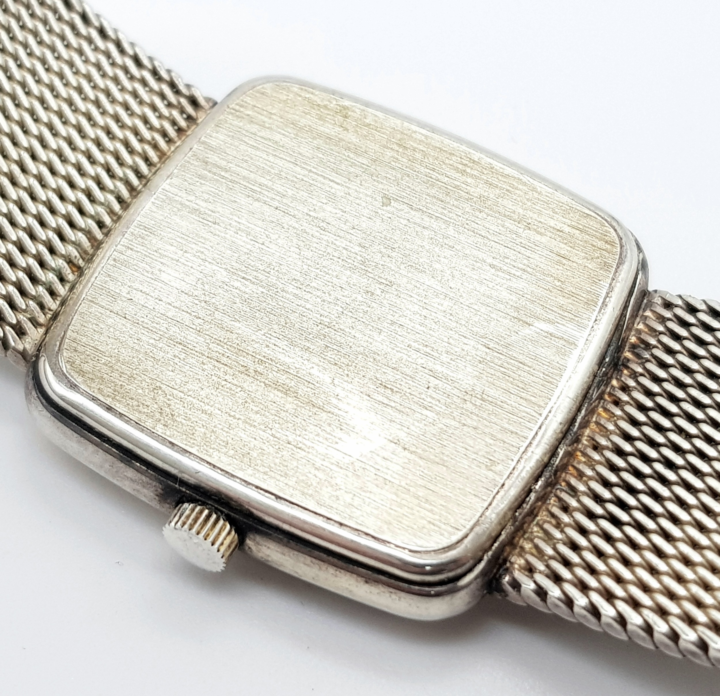 A Rare Garrard Sterling Silver Gents Quartz Watch. Sterling silver bracelet and case - 29mm. White - Image 4 of 8