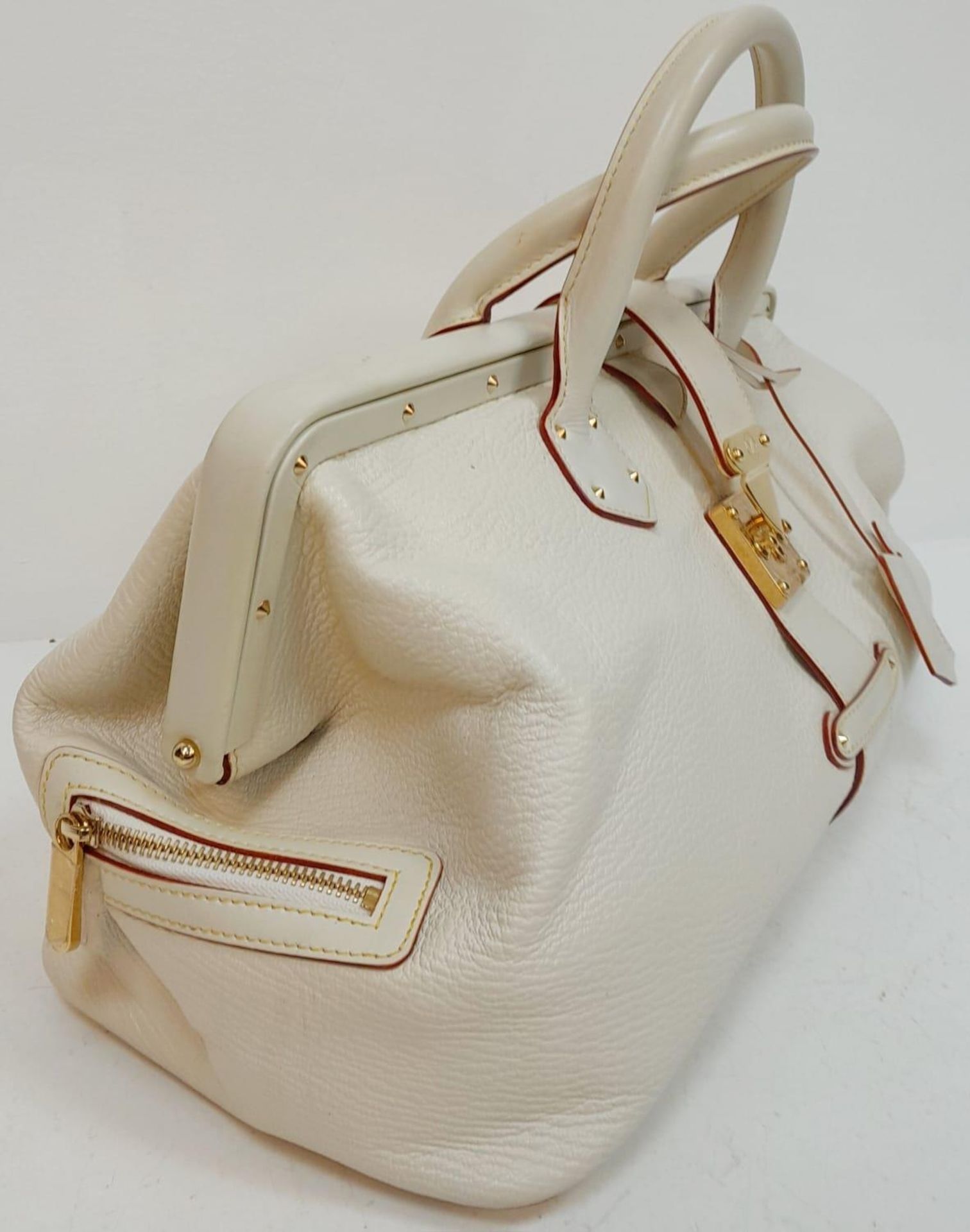 A Louis Vuitton Manhattan PM Suhali Leather Handbag. Soft white textured leather exterior with - Image 7 of 9