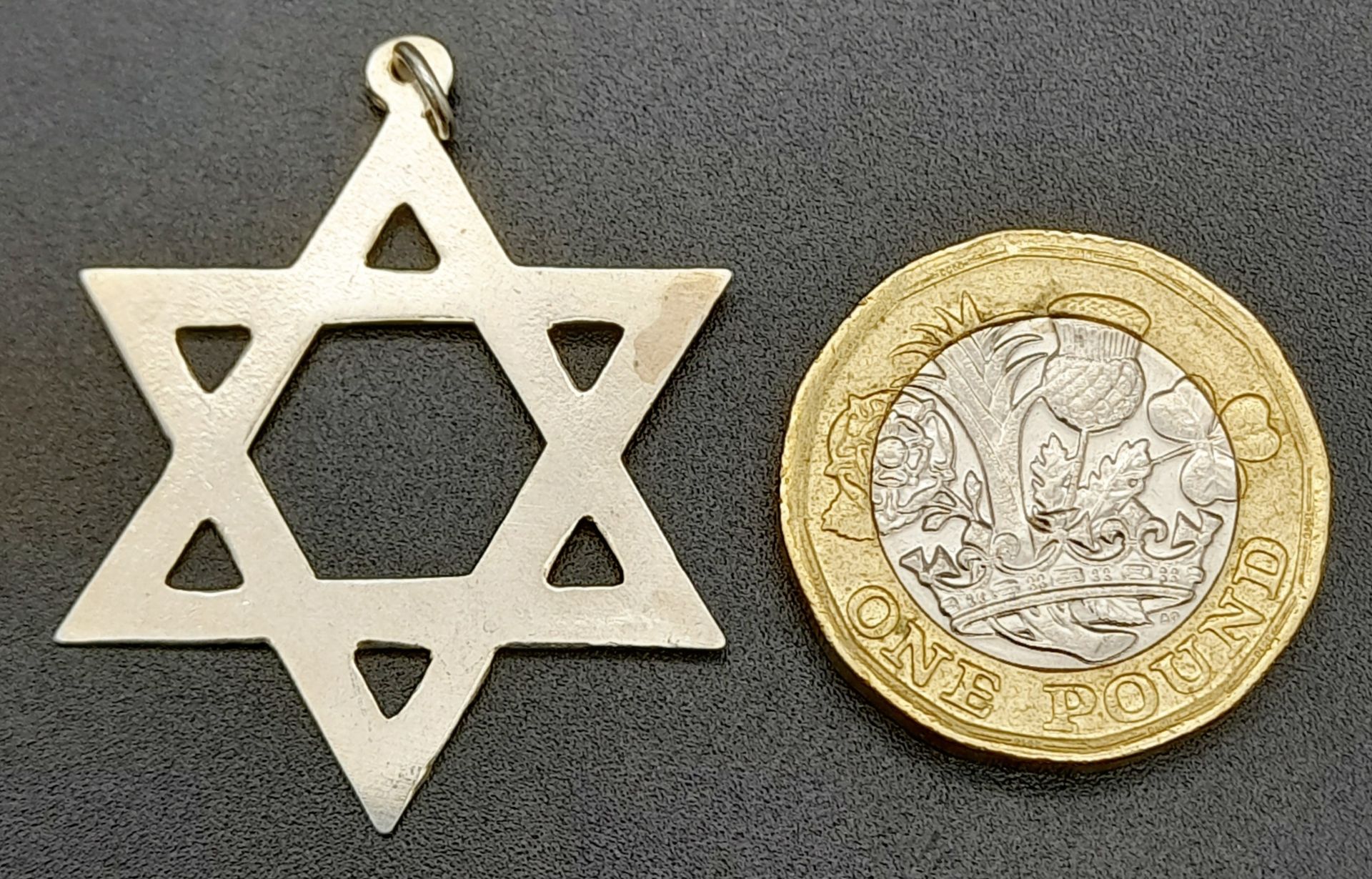 A Silver Star of David Pendant. 3.5cm. Ref: 61001P - Image 3 of 3