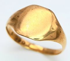 A 9 K yellow gold cygnet ring , size: Q, weight: 2.3 g.