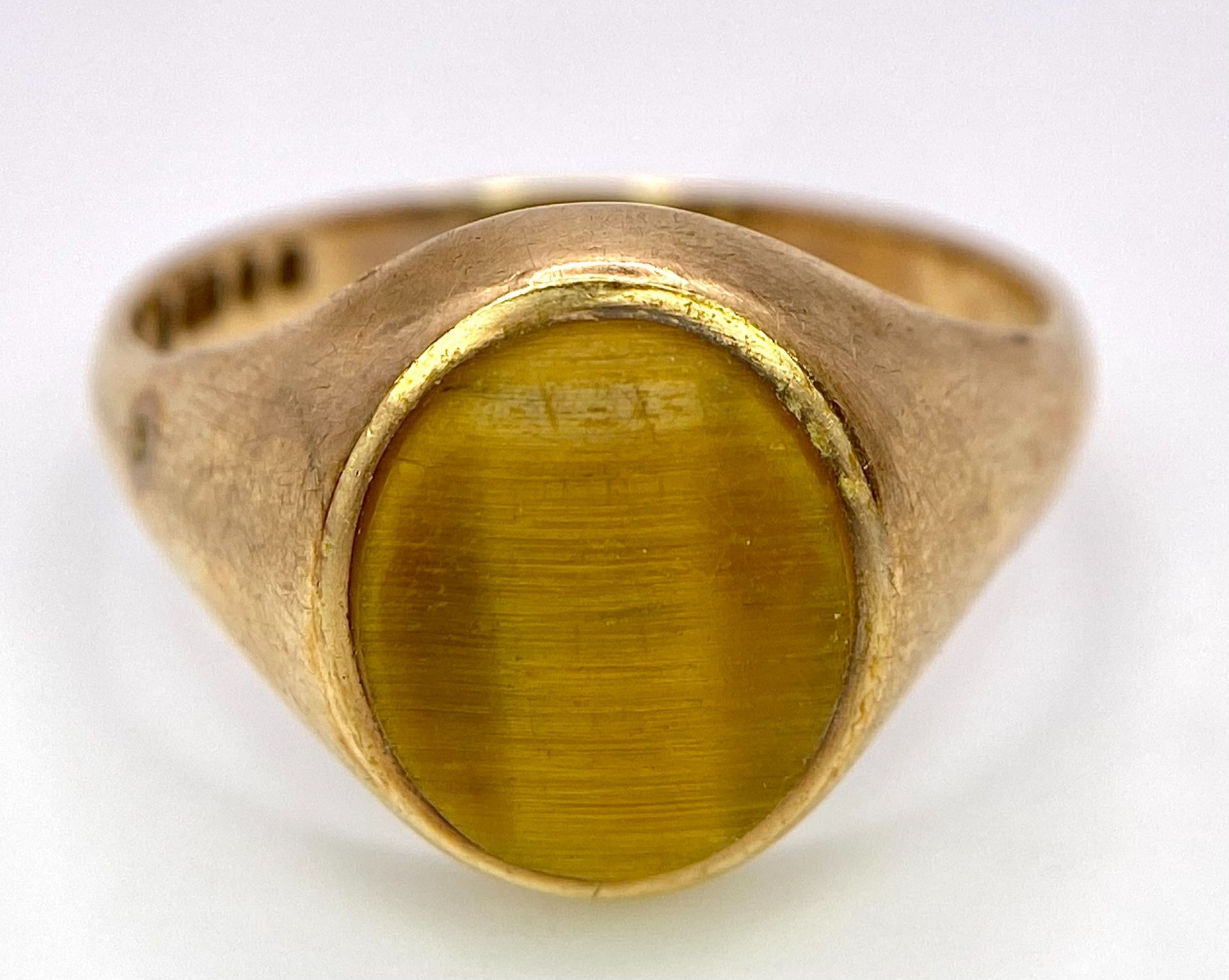 A Vintage 9K Yellow Gold Tigers Eye Ring. Size U. 3.95g total weight. - Image 4 of 6