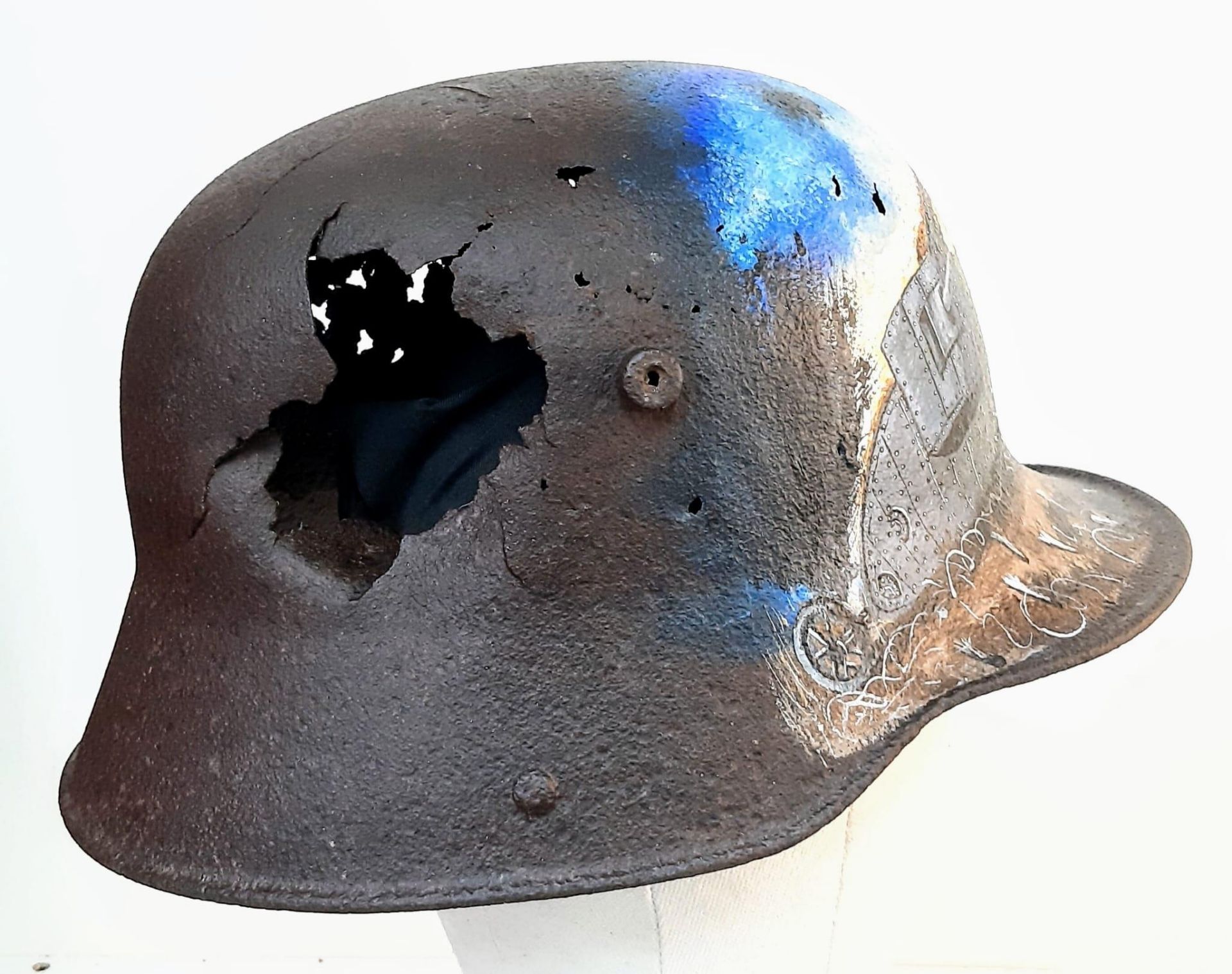 WW1 Imperial German Battle Damaged M16 Stahlhelm Helmet that was found Cambrai, France, where the - Image 4 of 5
