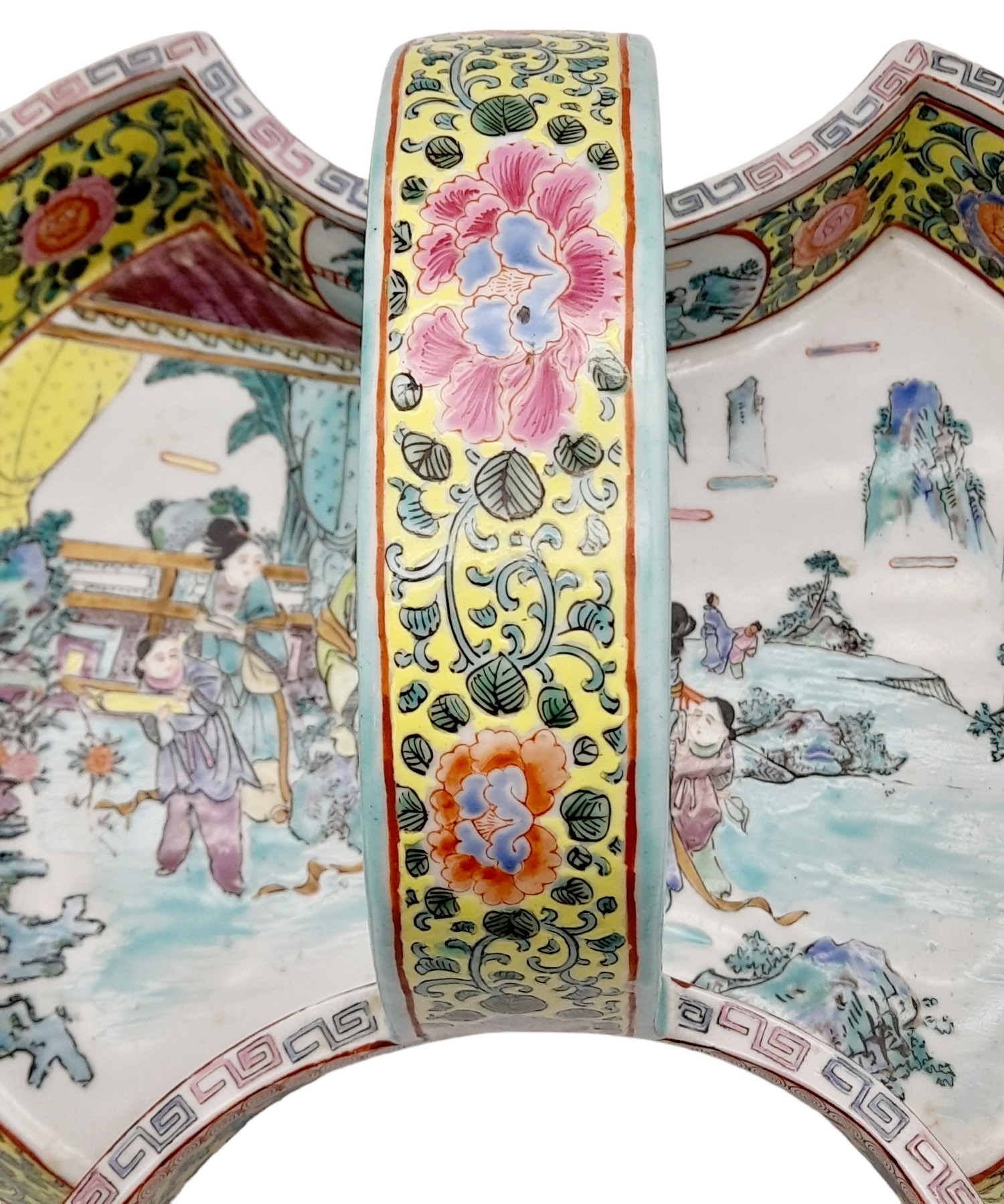 A Large Chinese Famille Rose Ceramic Hand Basket. Beautifully decorated with floral and courtyard - Image 3 of 6
