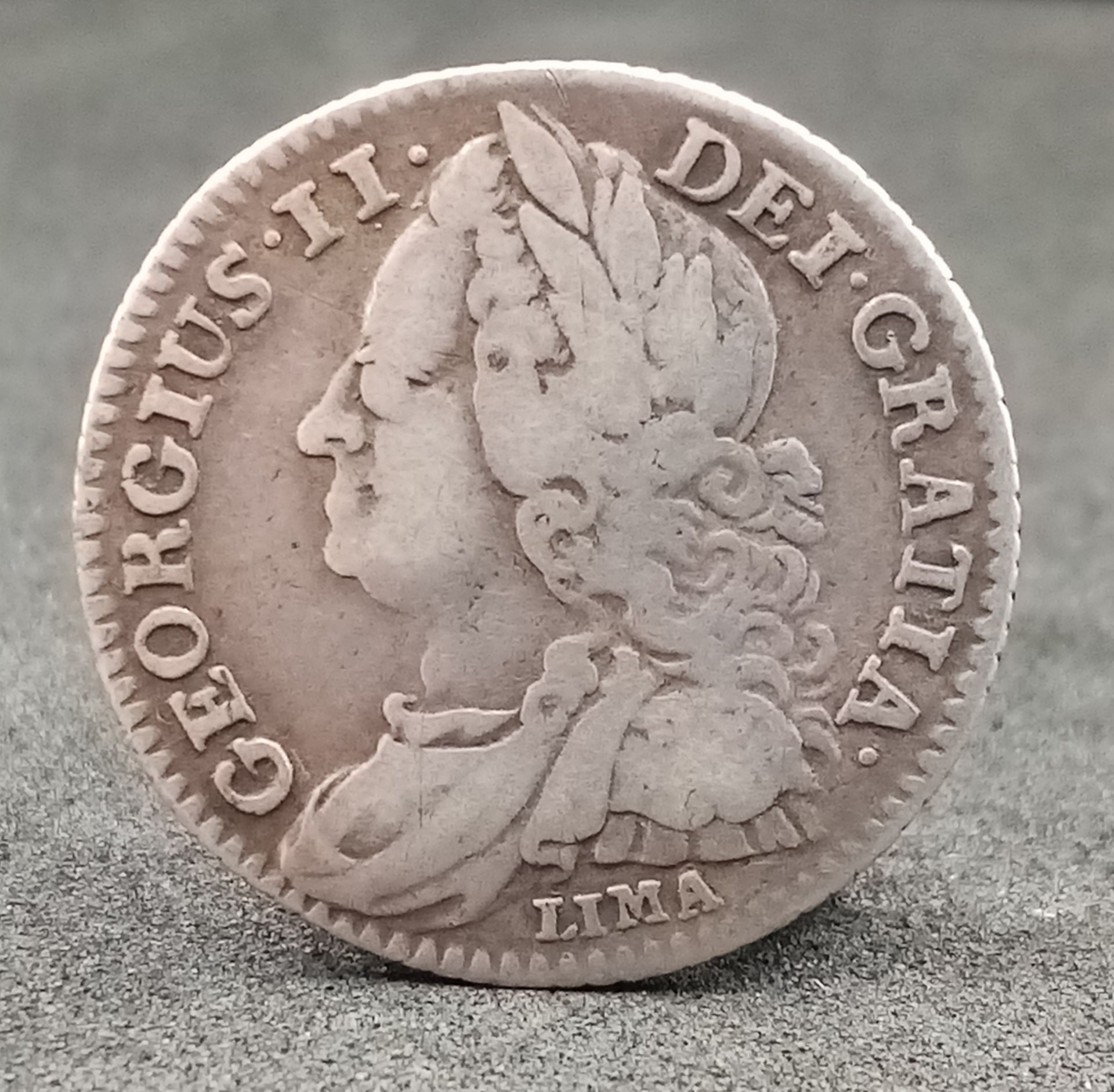 A 1745 George II Silver Sixpence Coin. Please see photos for conditions. Ref: 61001D - Bild 2 aus 2