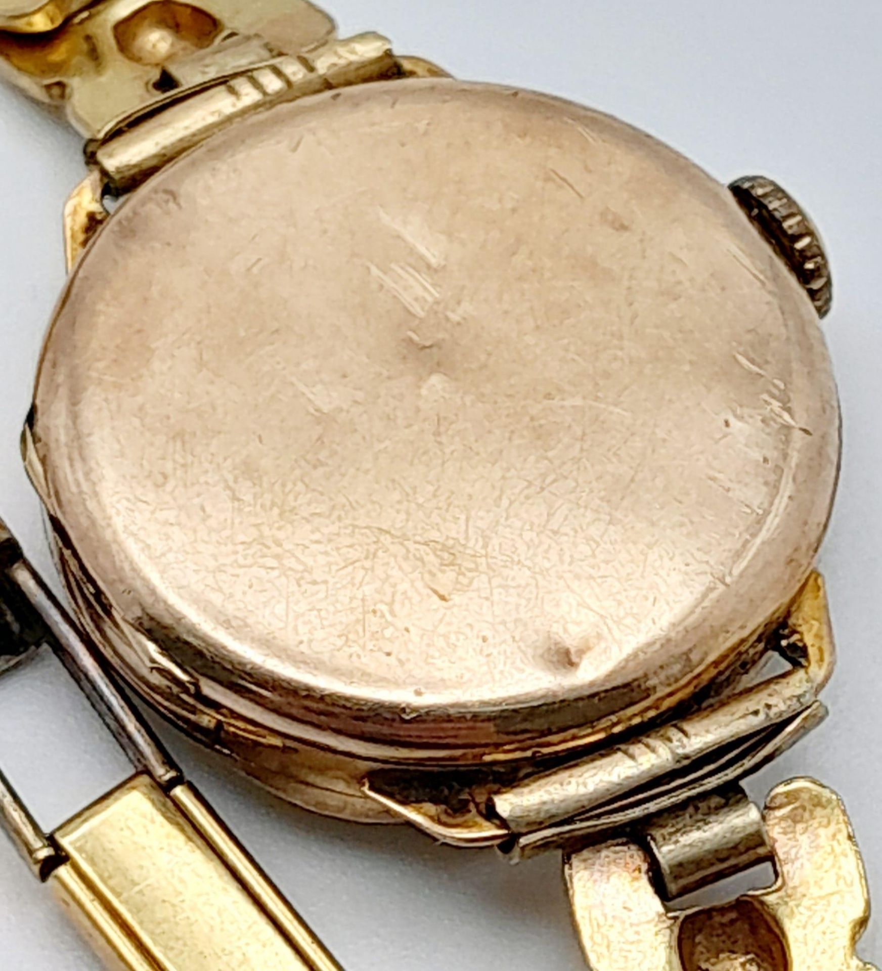 A Vintage 9K Gold Cased Everite Ladies Watch. Gold plated bracelet. 9K gold case - 21mm. Patinaed - Image 6 of 6