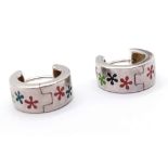 A stylish pair of 925 silver flower enamel clip-on earrings. Total weight 6.8G.