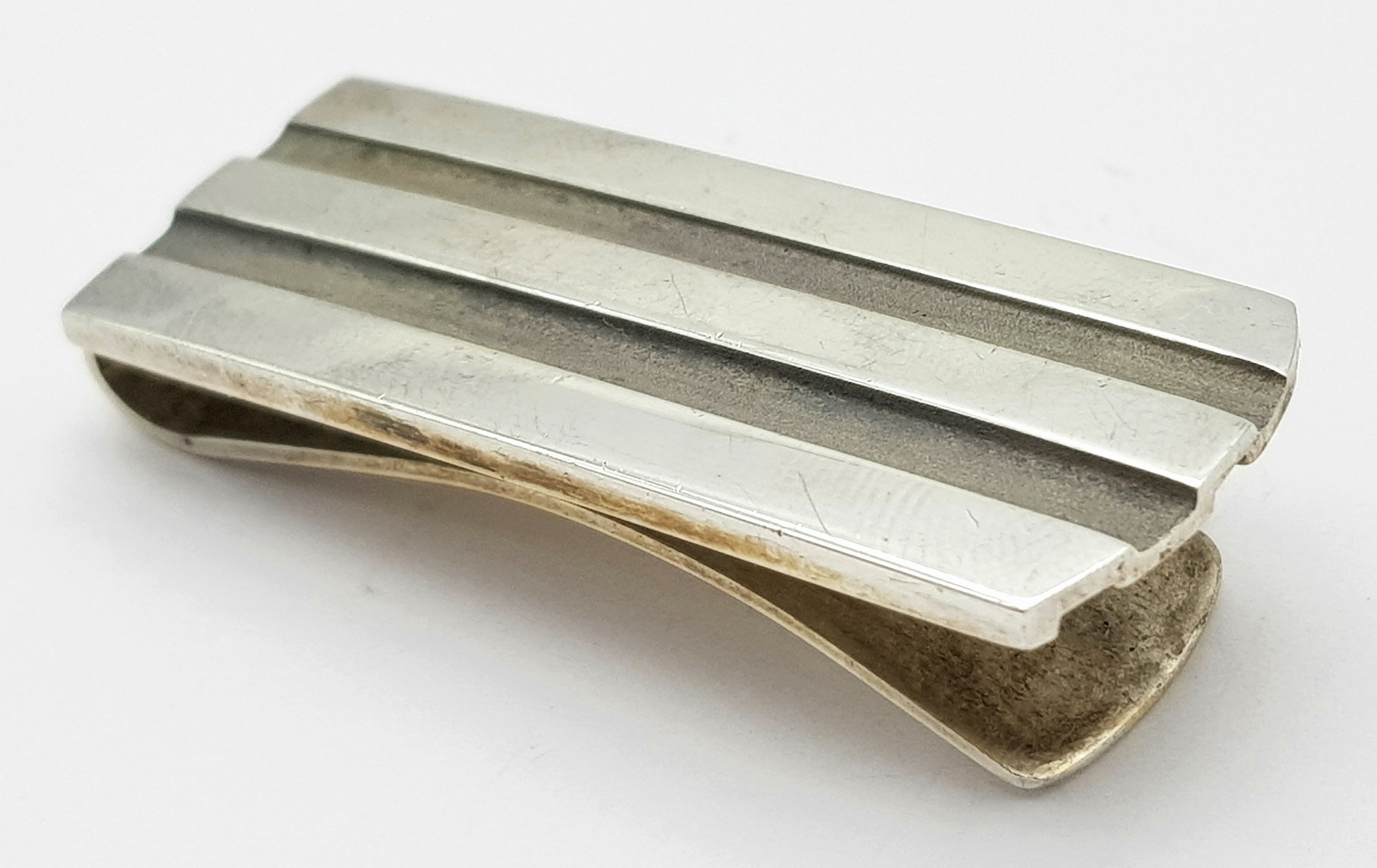 A TIFFANY SOLID SILVER MONEY CLIP IN ORIGINAL BOX . 20gms - Image 5 of 6