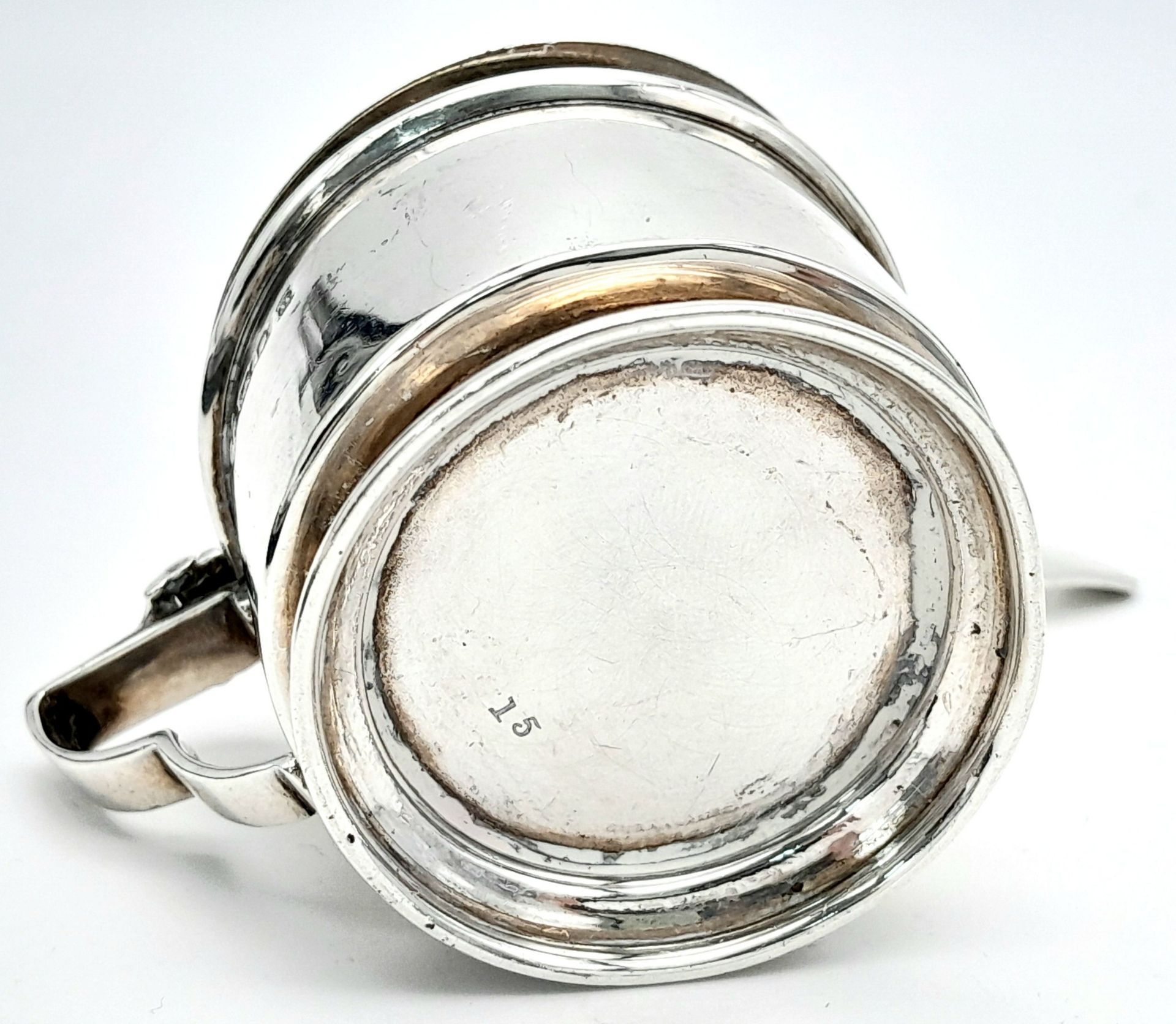 An antique sterling silver mustard pot with full London hallmarks, 1922. Come with a silver spoon - Bild 5 aus 8