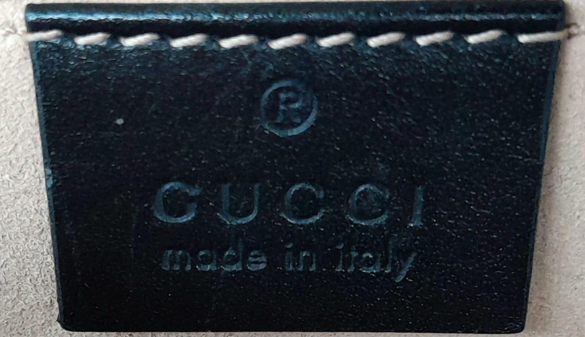 A Gucci Marmont Quilted Leather Cross-Body bag. Adjustable shoulder strap. Gold-tone Hardware. Beige - Bild 9 aus 12