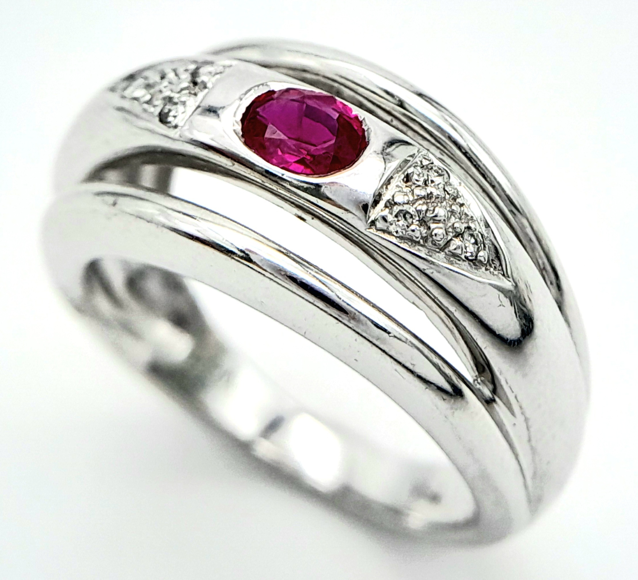 AN 18K WHITE GOLD DIAMOND & RUBY RING. Size N, 6.6g total weight. Ref: SC 8068 - Image 3 of 8