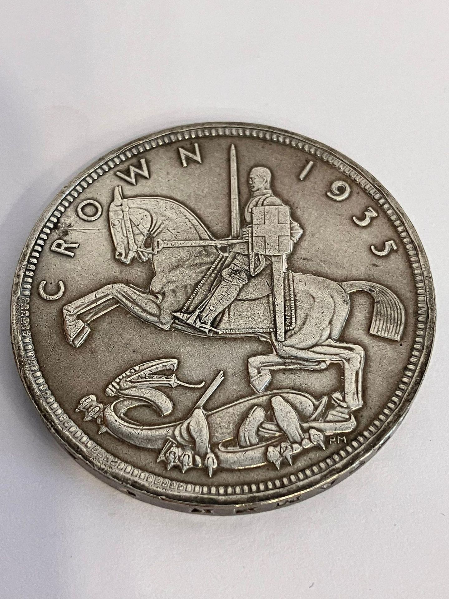 1935 SILVER ROCKING HORSE CROWN. Very fine/Extra finecondition. Having exceptional bold and raised - Bild 2 aus 2