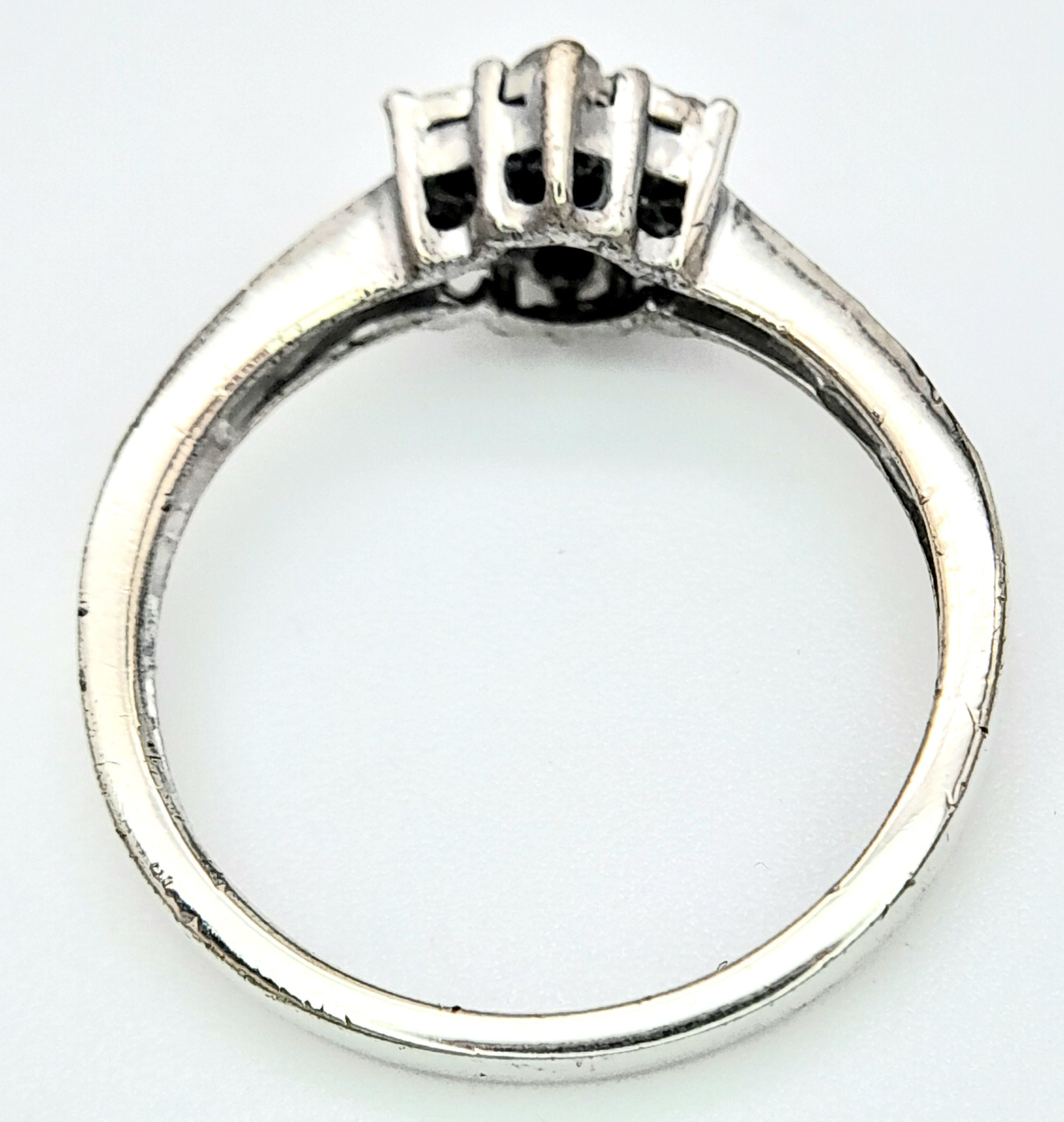 A 9K WHITE GOLD DIAMOND RING. Size M, 2.5g total weight. Ref: SC 8019 - Image 5 of 6