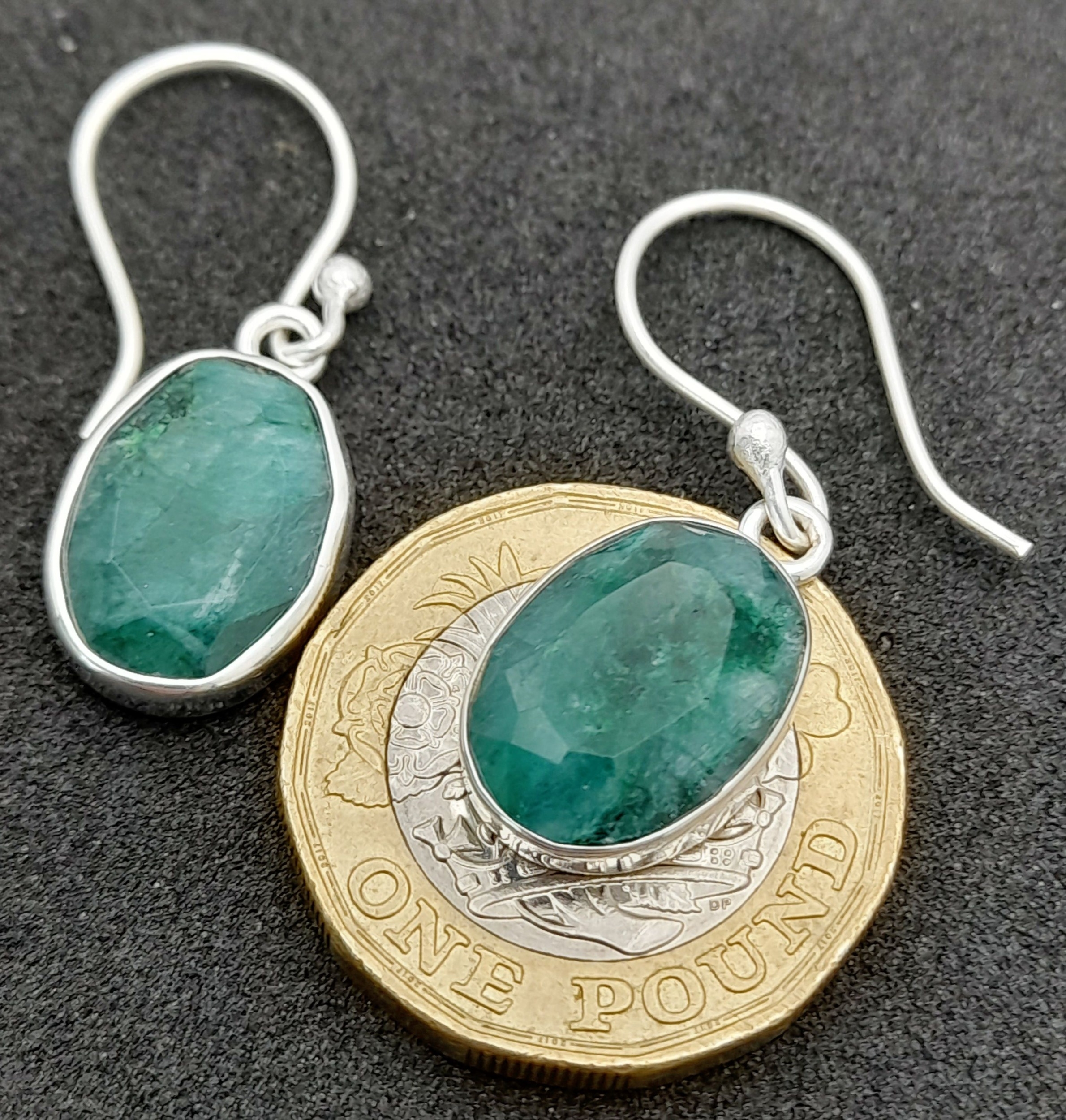 A Pair of 925 Silver Emerald Earrings. - Image 3 of 4