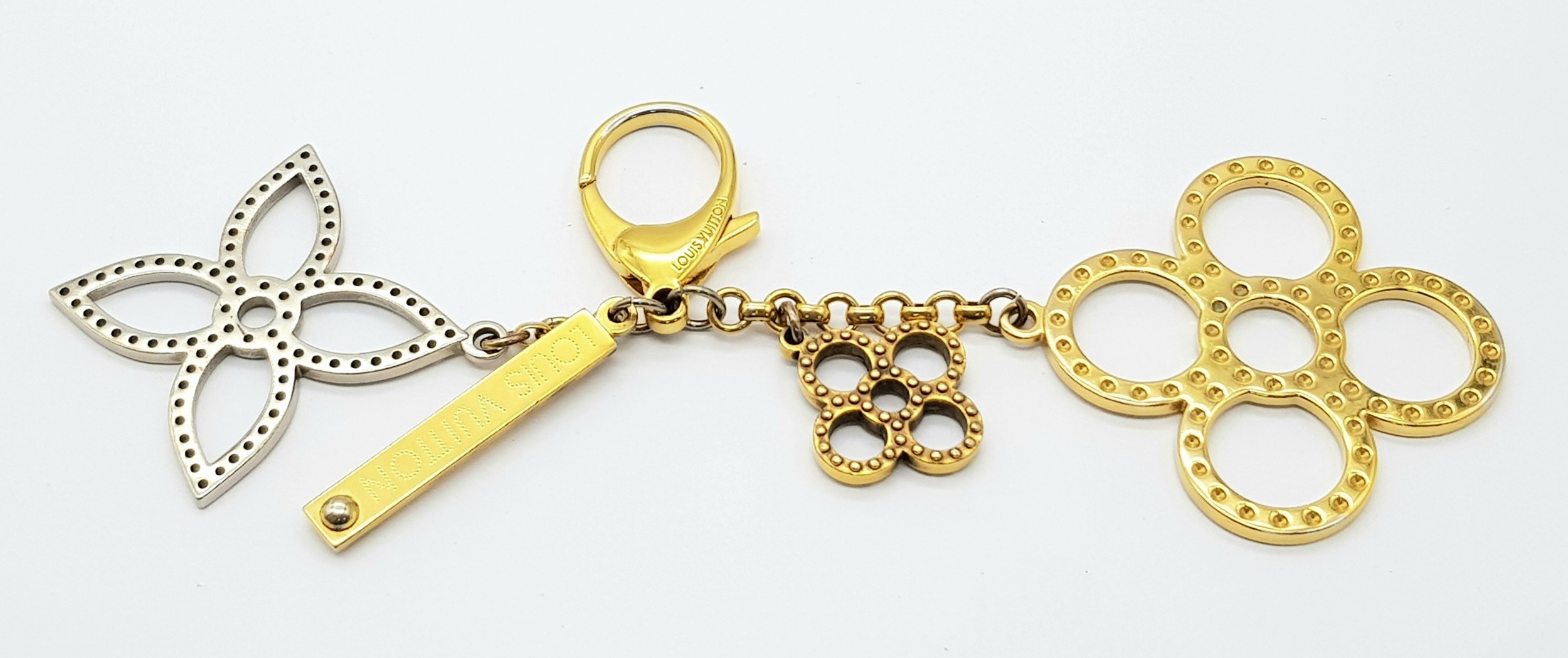 A Louis Vuitton Bijoux Sac Tapage Charm/Key Ring. Gold and silver-toned hardware with iconic LV - Image 2 of 7