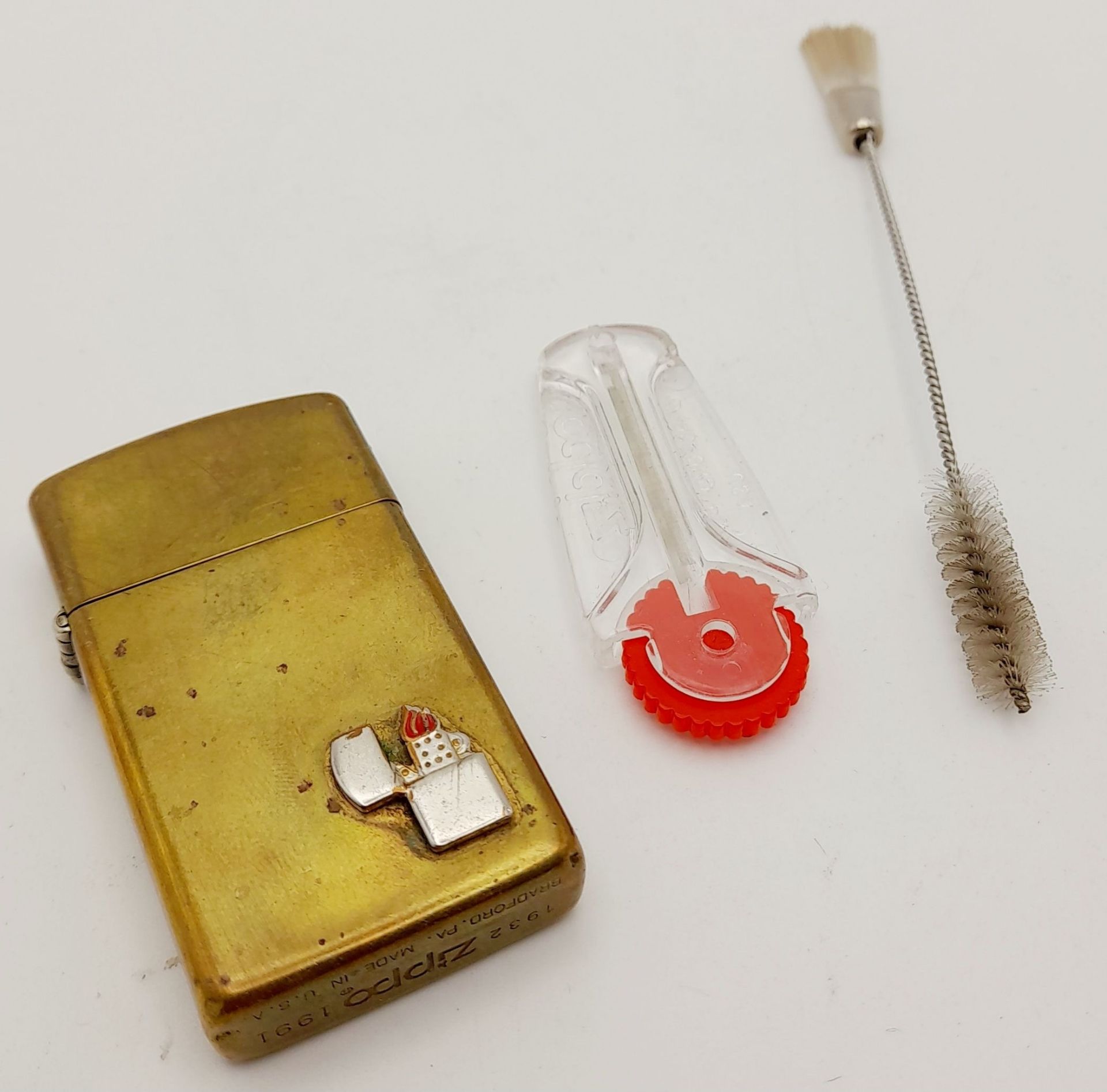 A Vintage (1991) Brass Zippo Lighter with Service Kit Tools. 1932-1991 Model, Made USA. UK - Bild 2 aus 4