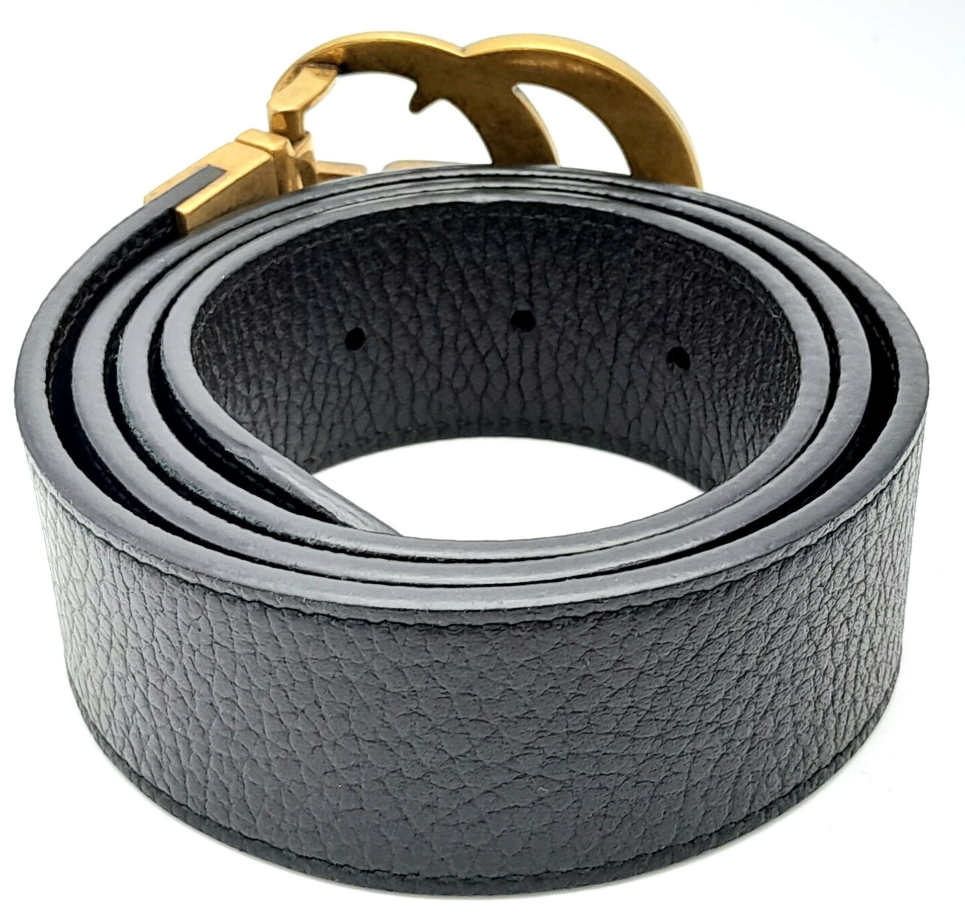 A Gucci Black Leather Belt. Classic gold tone Gucci monogram buckle. 94cm. Ref: 015222 - Image 4 of 7