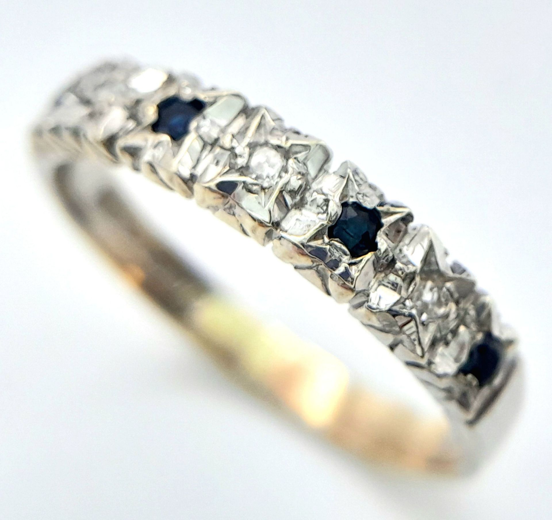 A 9K WHITE GOLD DIAMOND AND SAPPHIRE RING. 2.1G. SIZE O - Image 3 of 5
