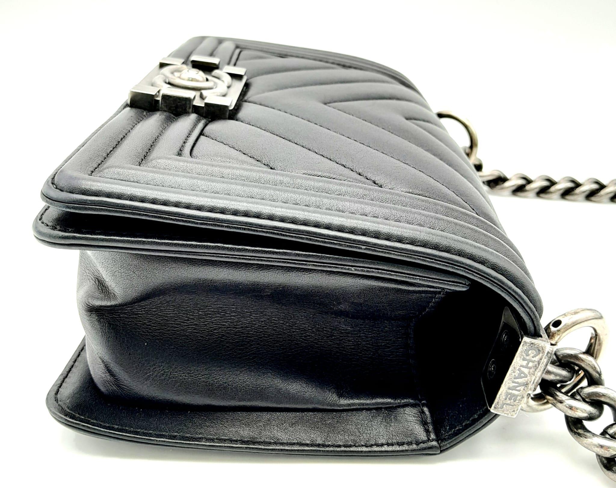 A Chanel Black Leather Boy Bag. Chevron decorative soft black leather with an antique style/finish - Image 3 of 12