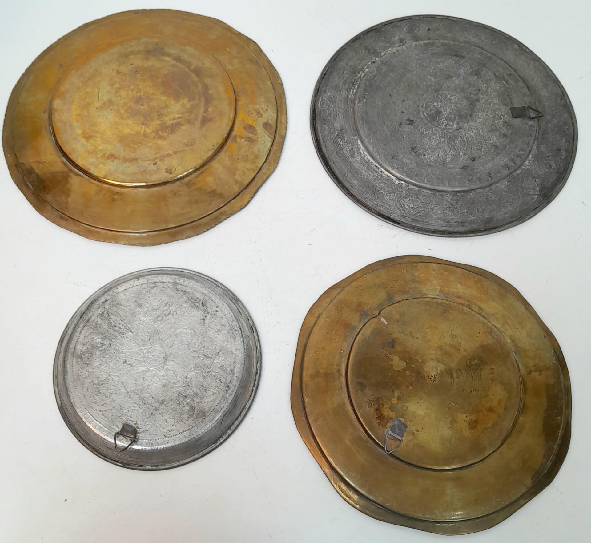 4 PERSIAN PEWTER AND BRASS ANTIQUE PLATES . - Image 6 of 6