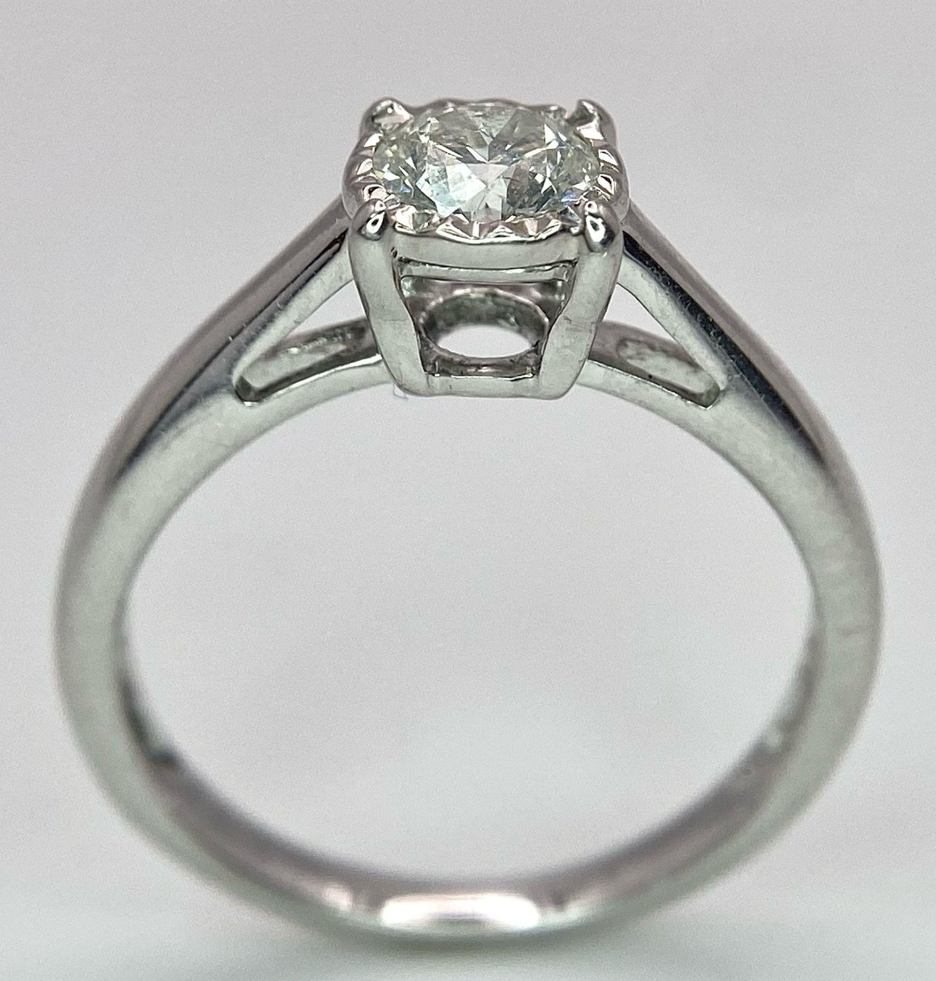 An 18K White Gold Diamond Solitaire Ring. 0.65ct brilliant round cut diamond. Size M. 2.75g total - Bild 7 aus 9