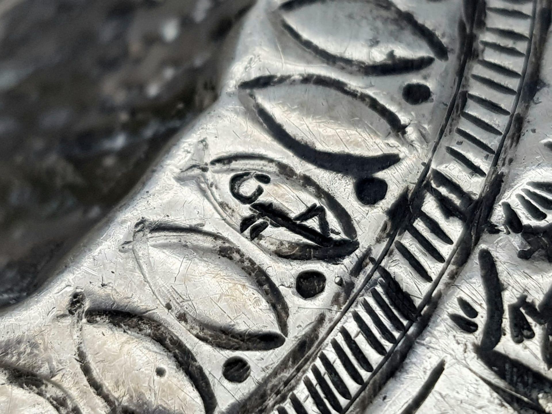 AN ANTIQUE HAND CHASED SILVER "PESACH" WATER BOWL WITH ELABORATE DESIGNS AND WRITING IN HEBREW . - Bild 7 aus 7