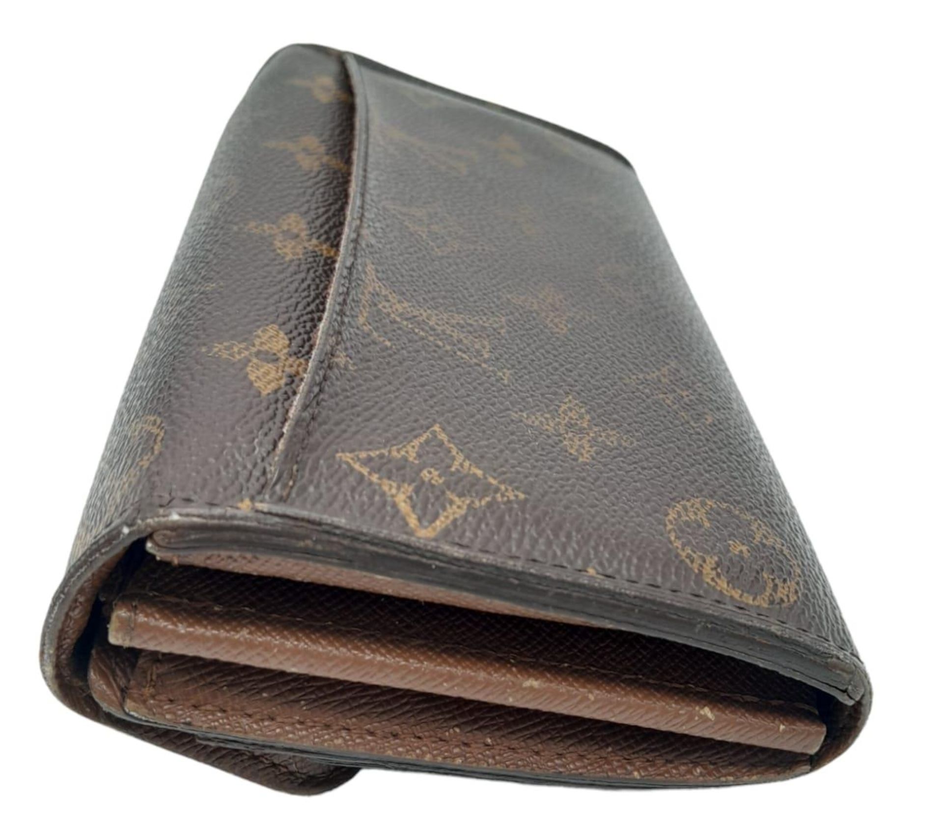 A Louis Vuitton Monogram Wallet. Leather exterior with an open compartment on back and press stud - Bild 3 aus 10