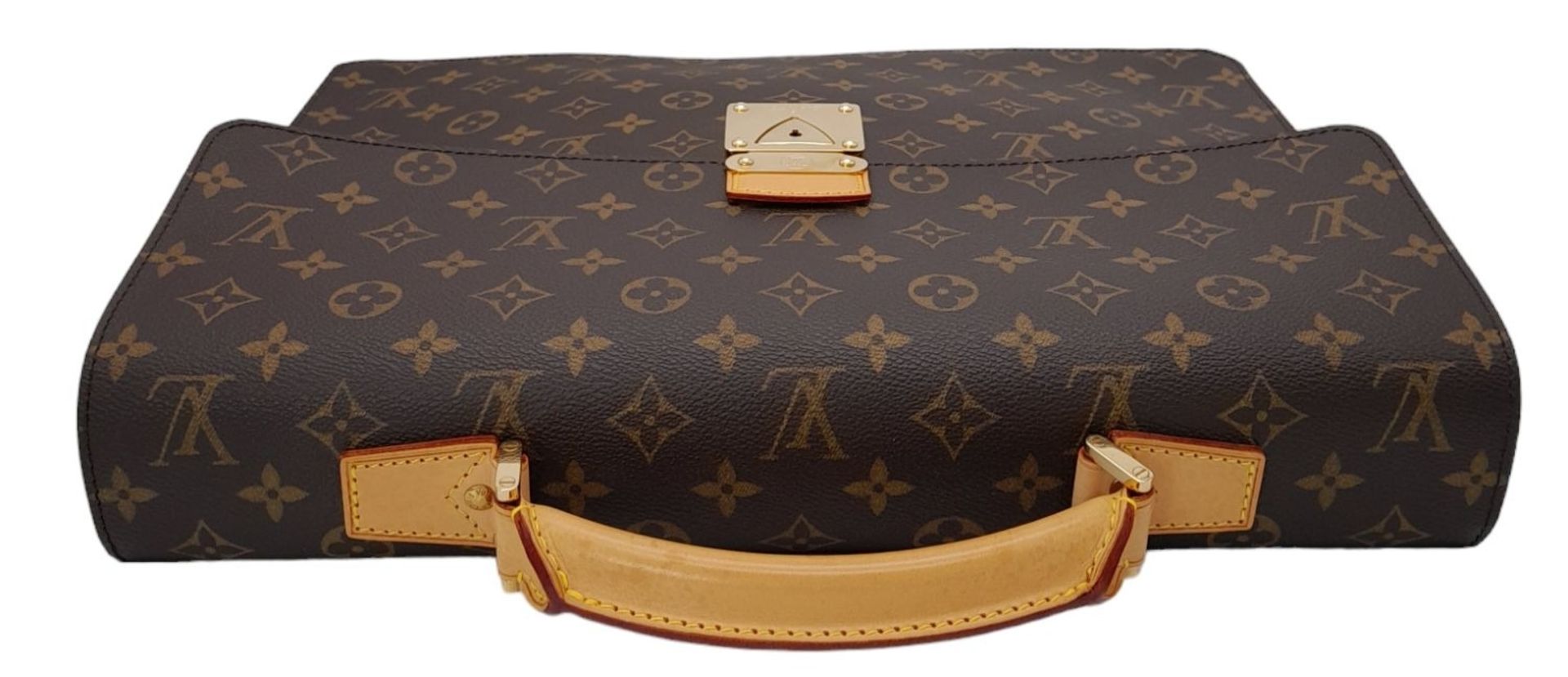 AN IMMACULATE LOUIS VUITTON CLASSIC BRIEF CASE IN UNUSED CONDITION WITH ORIGINAL DUST COVER . 38 X - Image 8 of 10