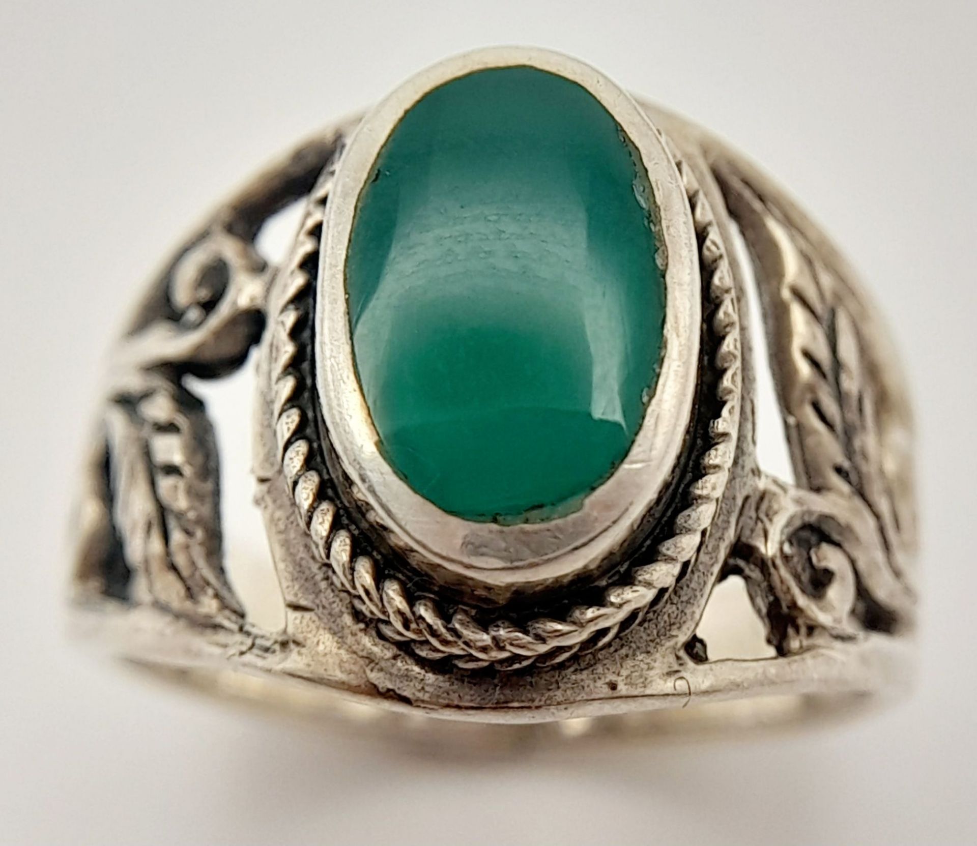 A Vintage Sterling Silver Jadine (Chrysoprase) Set Leaf Design Mount Ring. Size L. The Ring is set - Bild 2 aus 4