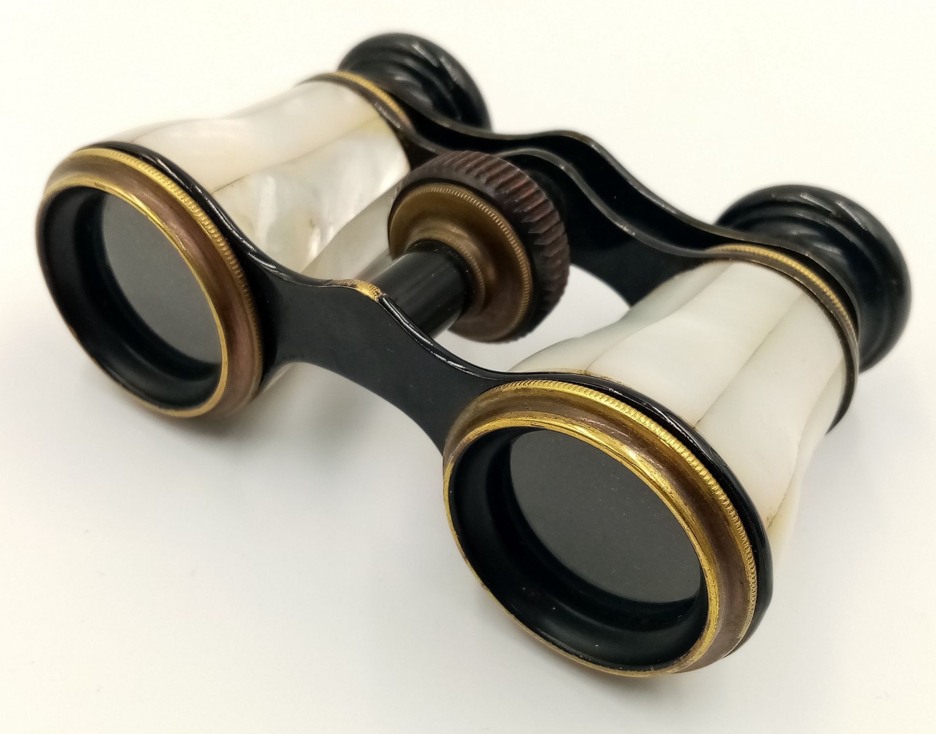 A PAIR OF MOTHER OF PEARL VINTAGE THEATRE BINOCULARS.