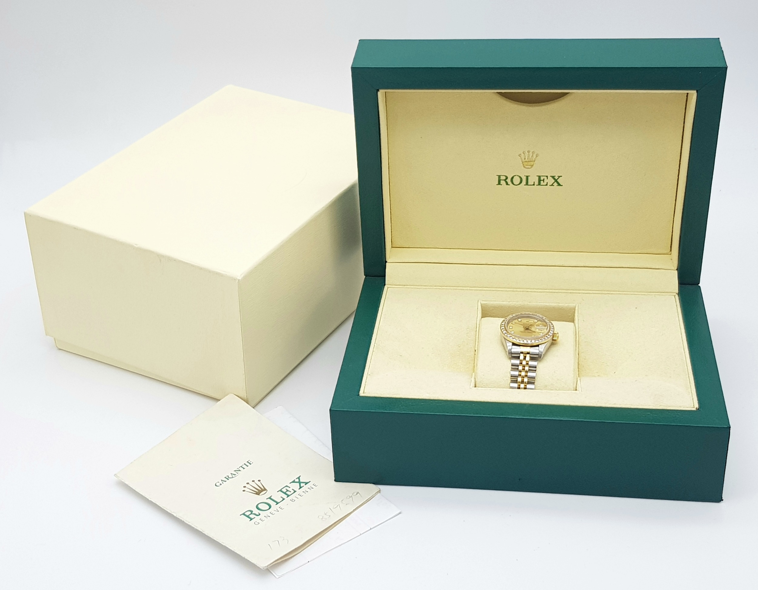 THE CLASSIC LADIES ROLEX BI-METAL OYSTER PERPETUAL DATEJUST WATCH IN VERY GOOD CONDITION HAVING A - Image 11 of 11