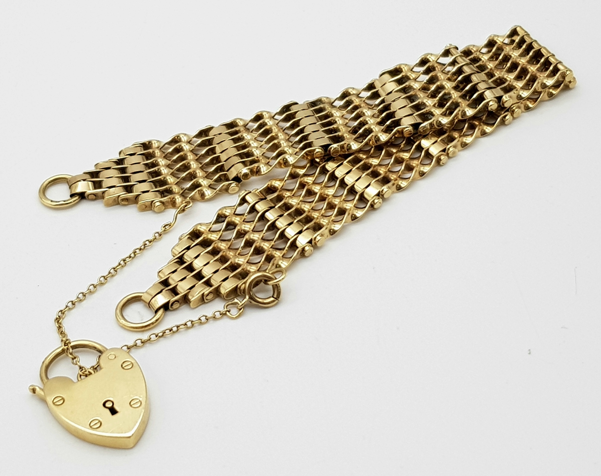 A 9K Yellow Gold gate Bracelet with Heart Clasp. 16mm width. 19.6g weight. - Image 6 of 6