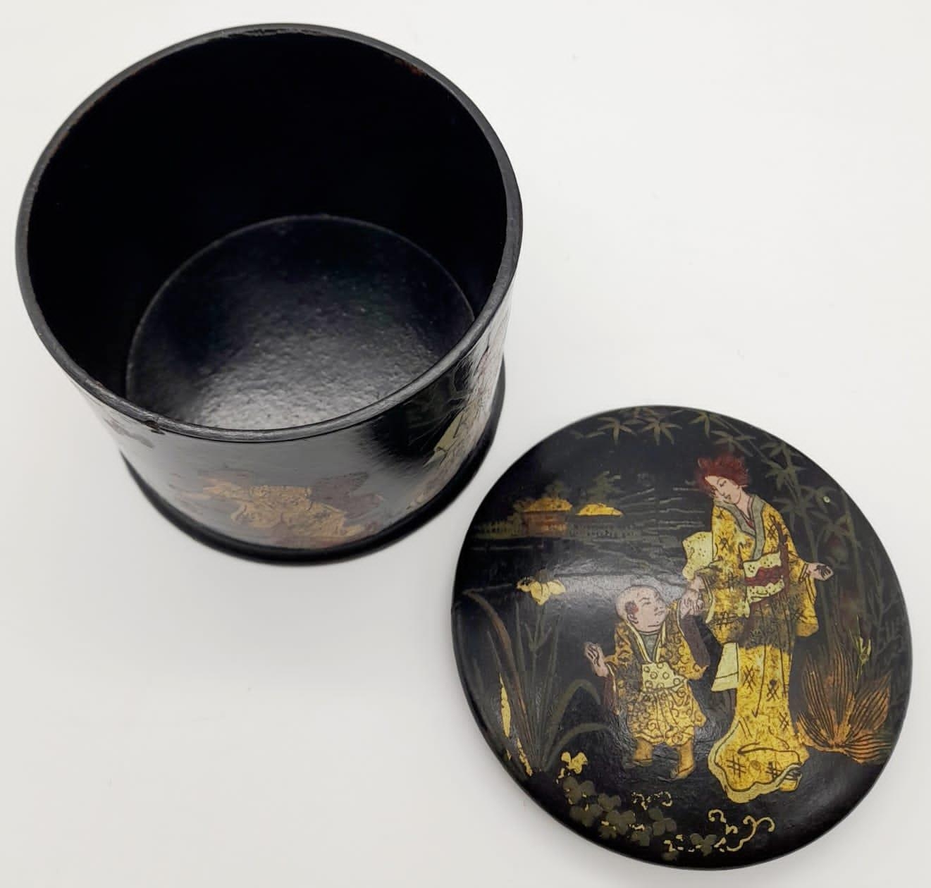 An Antique Chinese Black Lacquer Box. Wonderful decoration with gold on black depicting Mothers at - Image 3 of 7