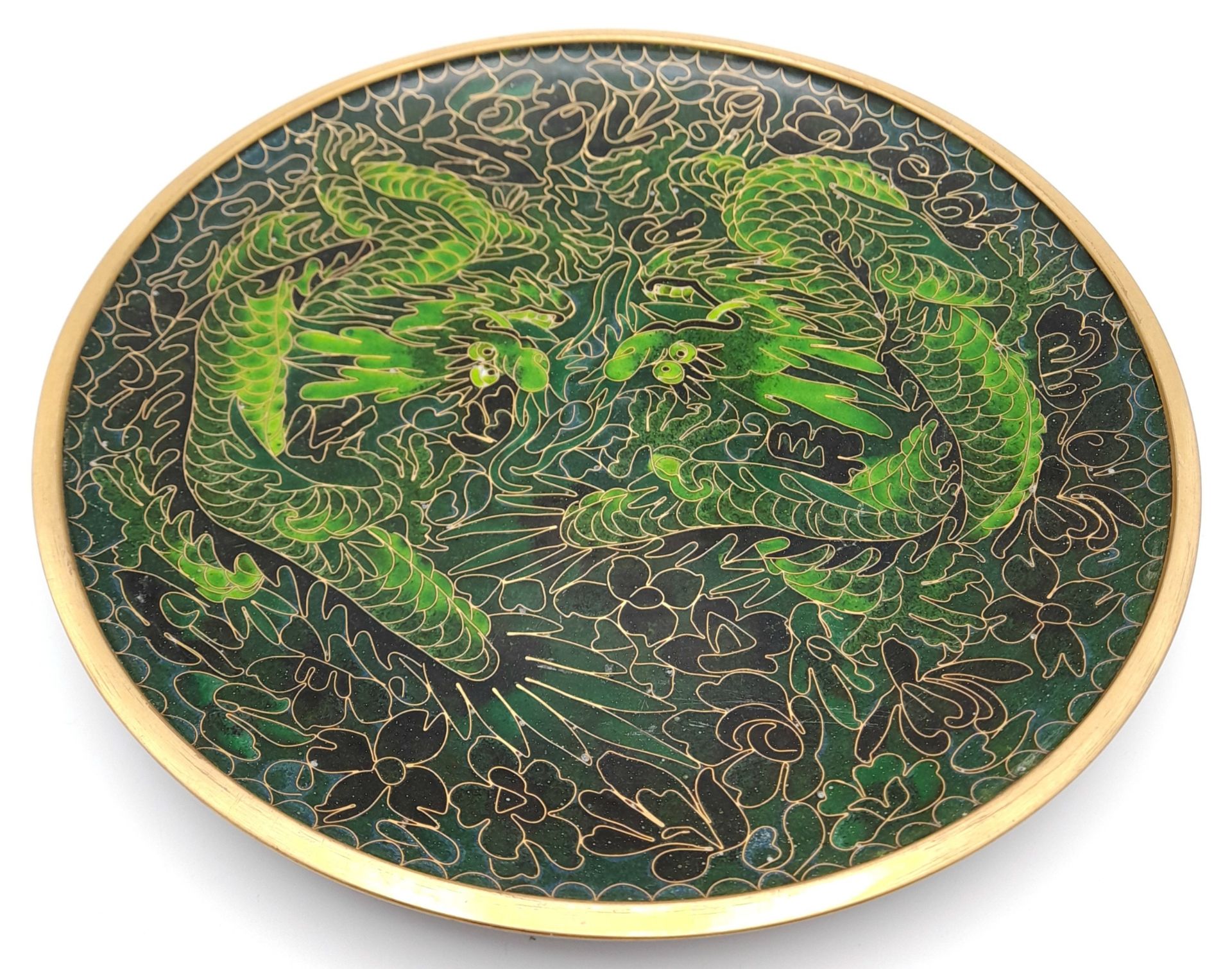 A Vintage Chinese Cloisonné Enamel Plate. Dragon decoration. Markings on base. 23cm diameter. - Bild 2 aus 6