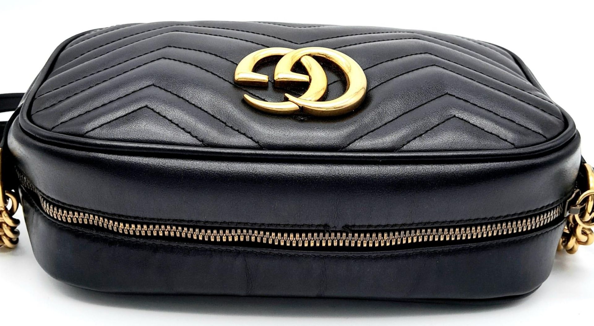A Gucci Marmont Quilted Leather Cross-Body bag. Adjustable shoulder strap. Gold-tone Hardware. Beige - Bild 3 aus 12
