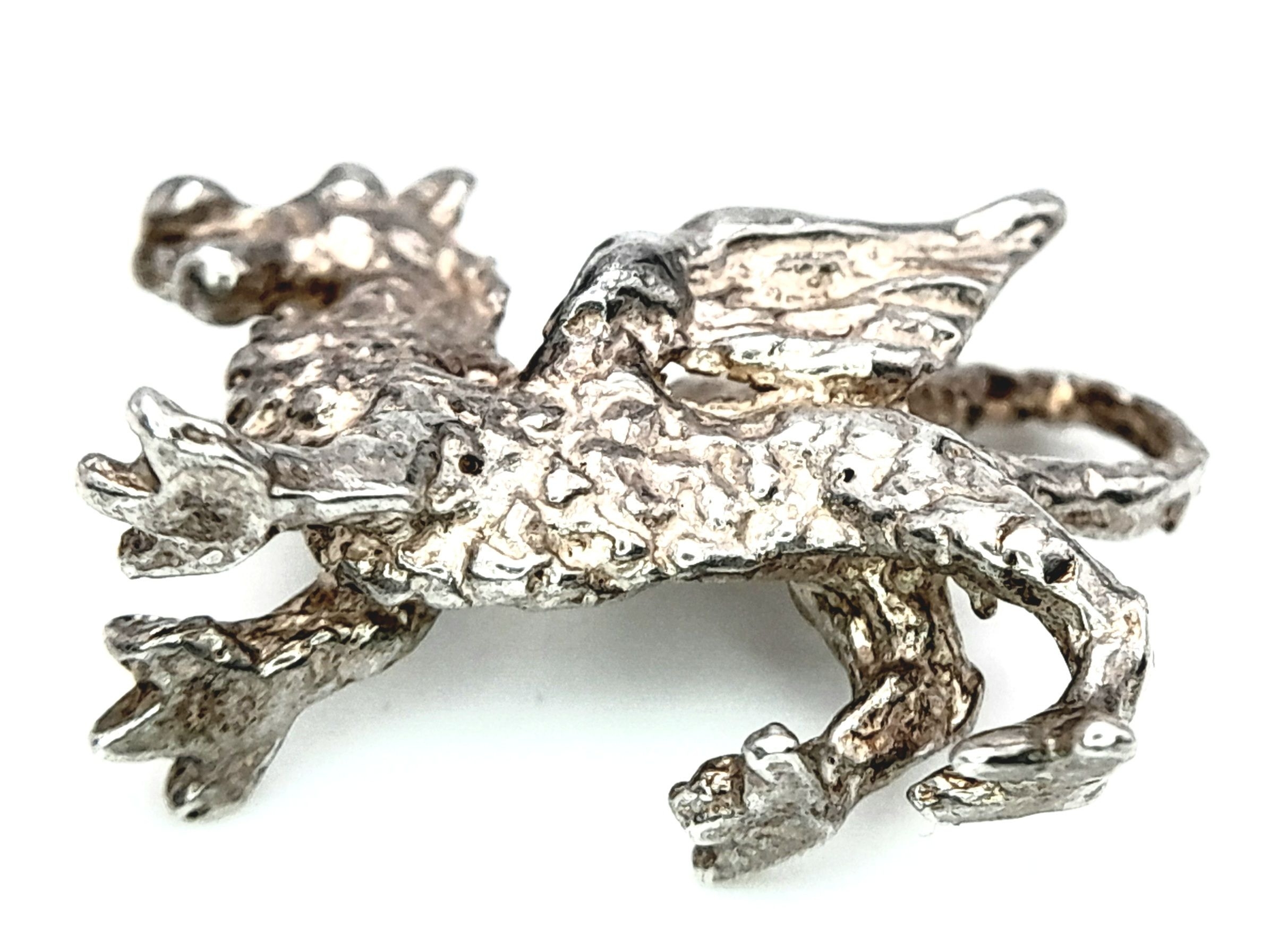 A STERLING SILVER WELSH DRAGON CHARM. 2.3cm x 1.6cm, 3.2g weight. Ref: SC 8106 - Image 4 of 5