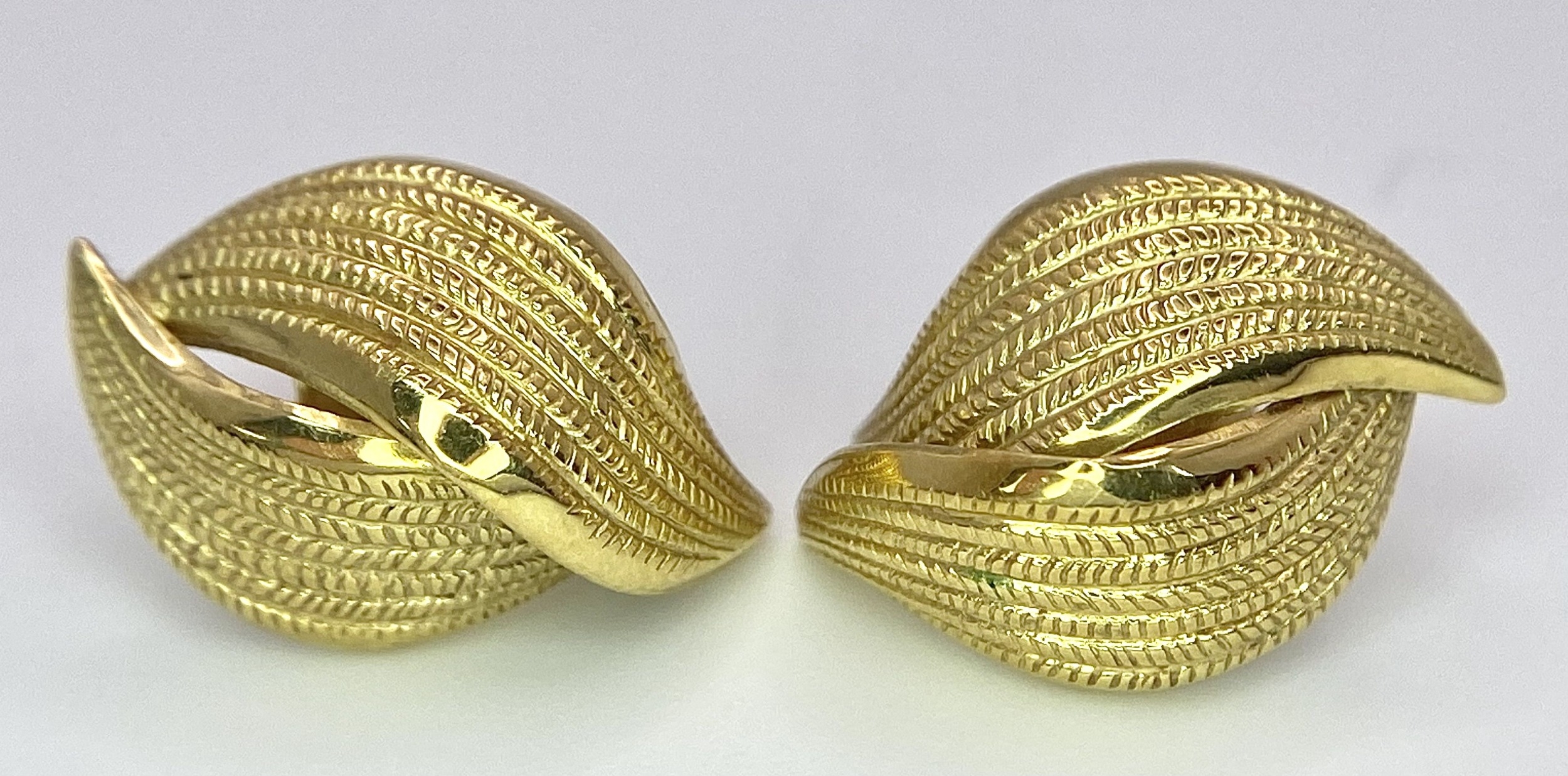 A Pair of 18K Yellow Gold Decorative Leaf Earrings. 3.2g