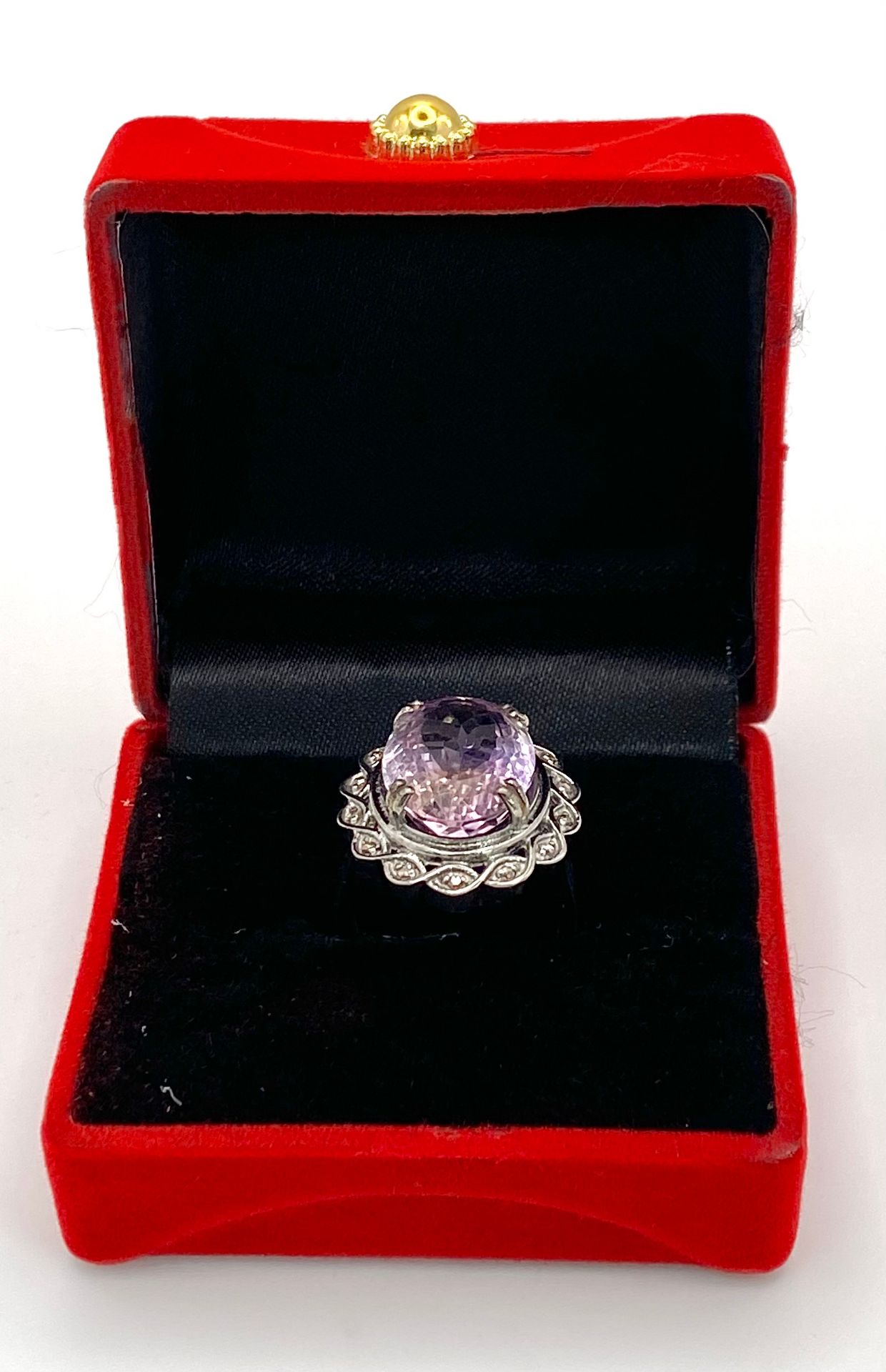 An 11.65ct Amethyst Ring with 0.25ctw of Diamond Accents. Set in 925 Silver. Size N. 9.4g total - Image 5 of 6