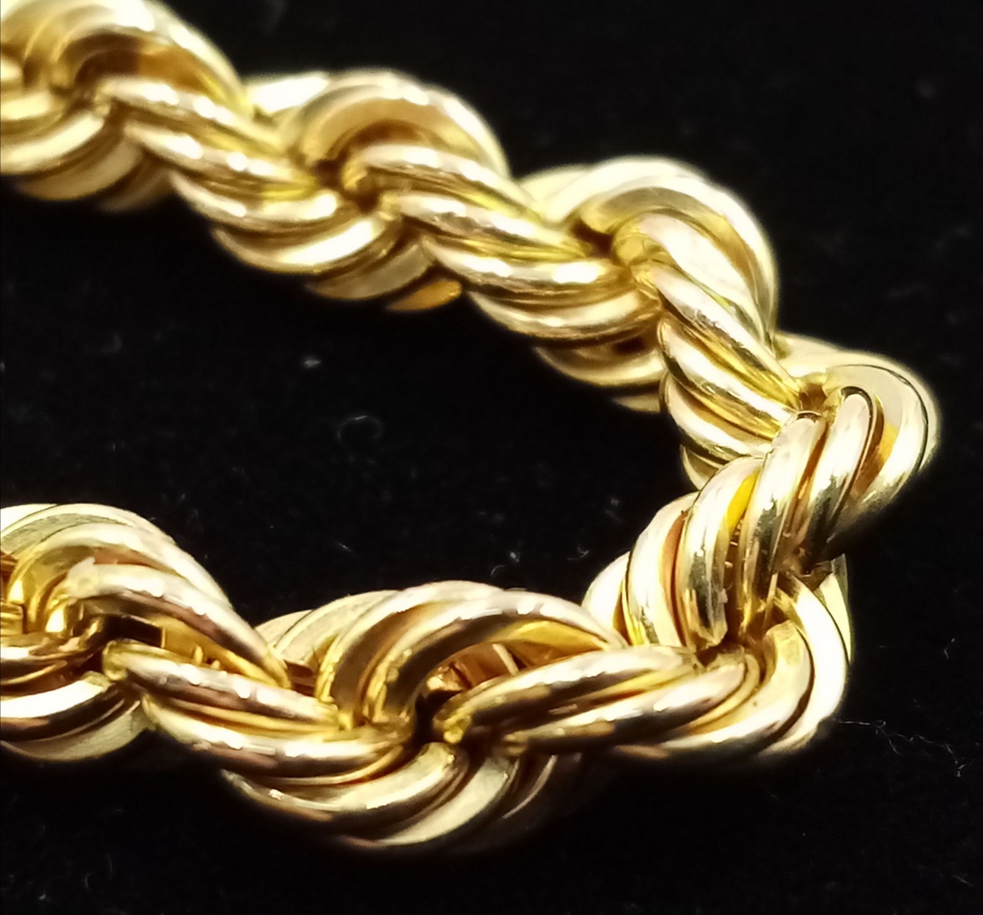 A 9K YELLOW GOLD ROPE BRACELET. 20cm length, 3.1g weight. Ref: SC 8004 - Image 3 of 4
