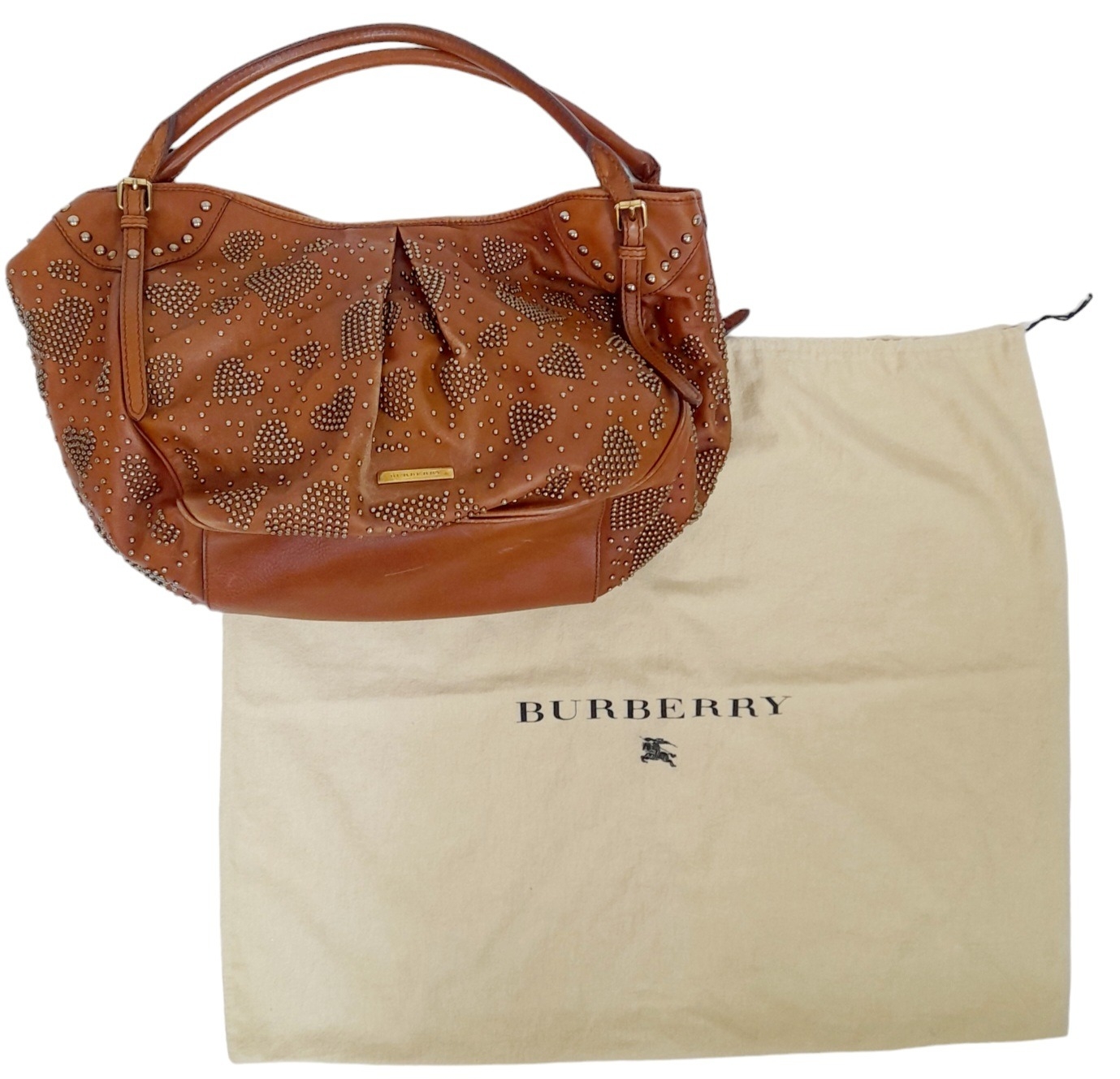 A Burberry Tan Studded Heart Hobo Bag. Leather exterior with stud embellishments, golden-toned - Image 4 of 8