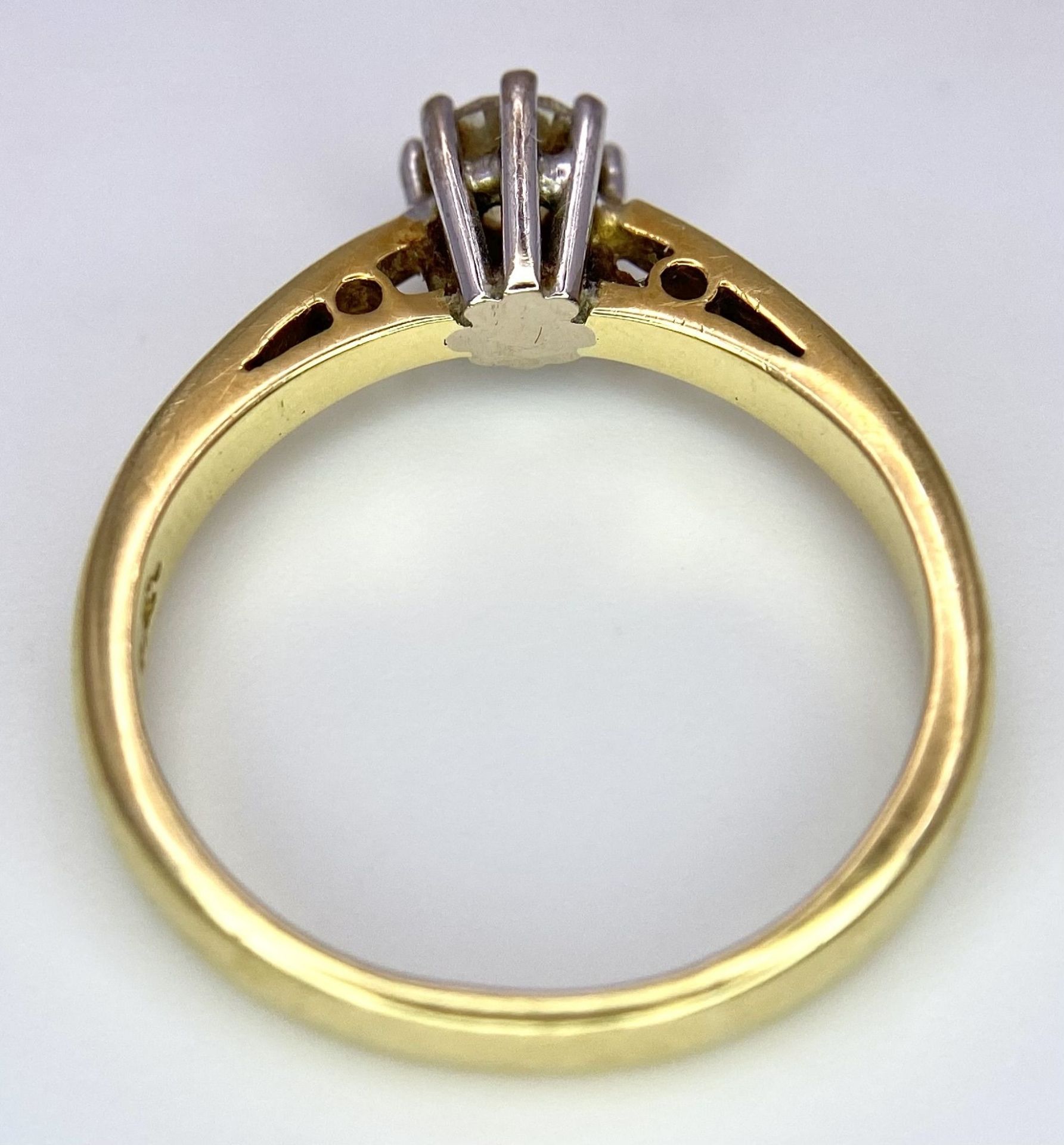 A Vintage 18K Yellow Gold Diamond Solitaire Ring. 0.40ct brilliant round cut diamond. Size L. 3.4g - Image 4 of 7
