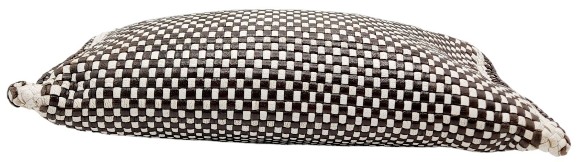 A Prada Black and White 'Madras' Clutch Bag. Woven leather exterior with gold-toned hardware and - Bild 4 aus 9