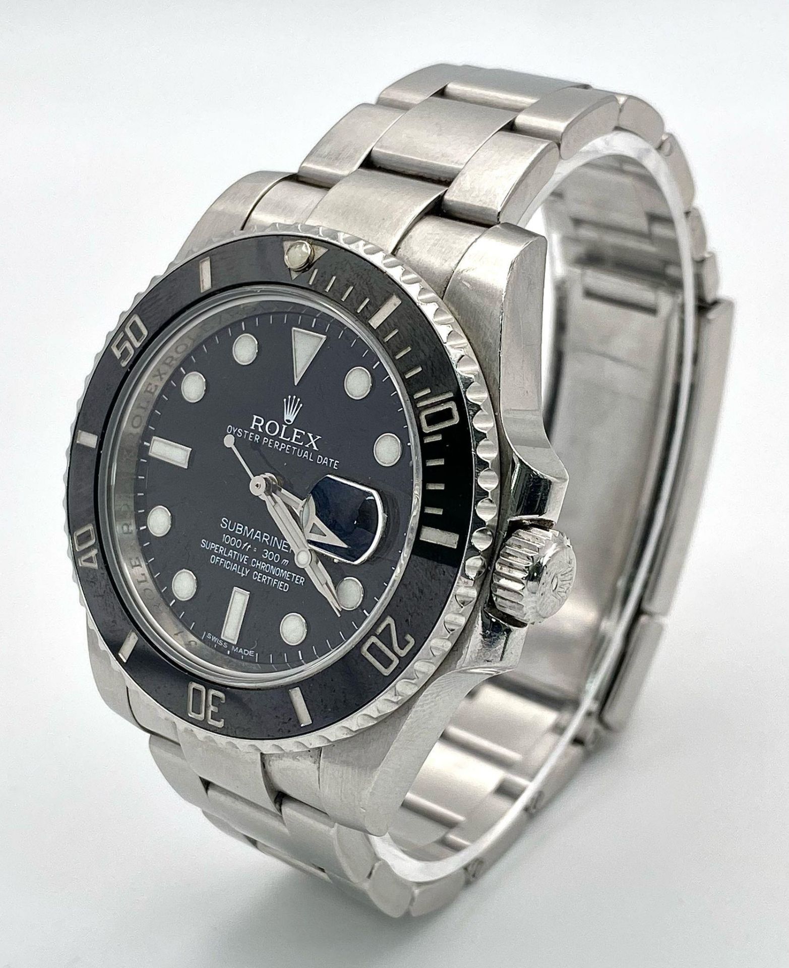 A Rolex Submariner Date Automatic Gents Watch. Stainless steel bracelet and case - 41mm. Black - Image 2 of 11