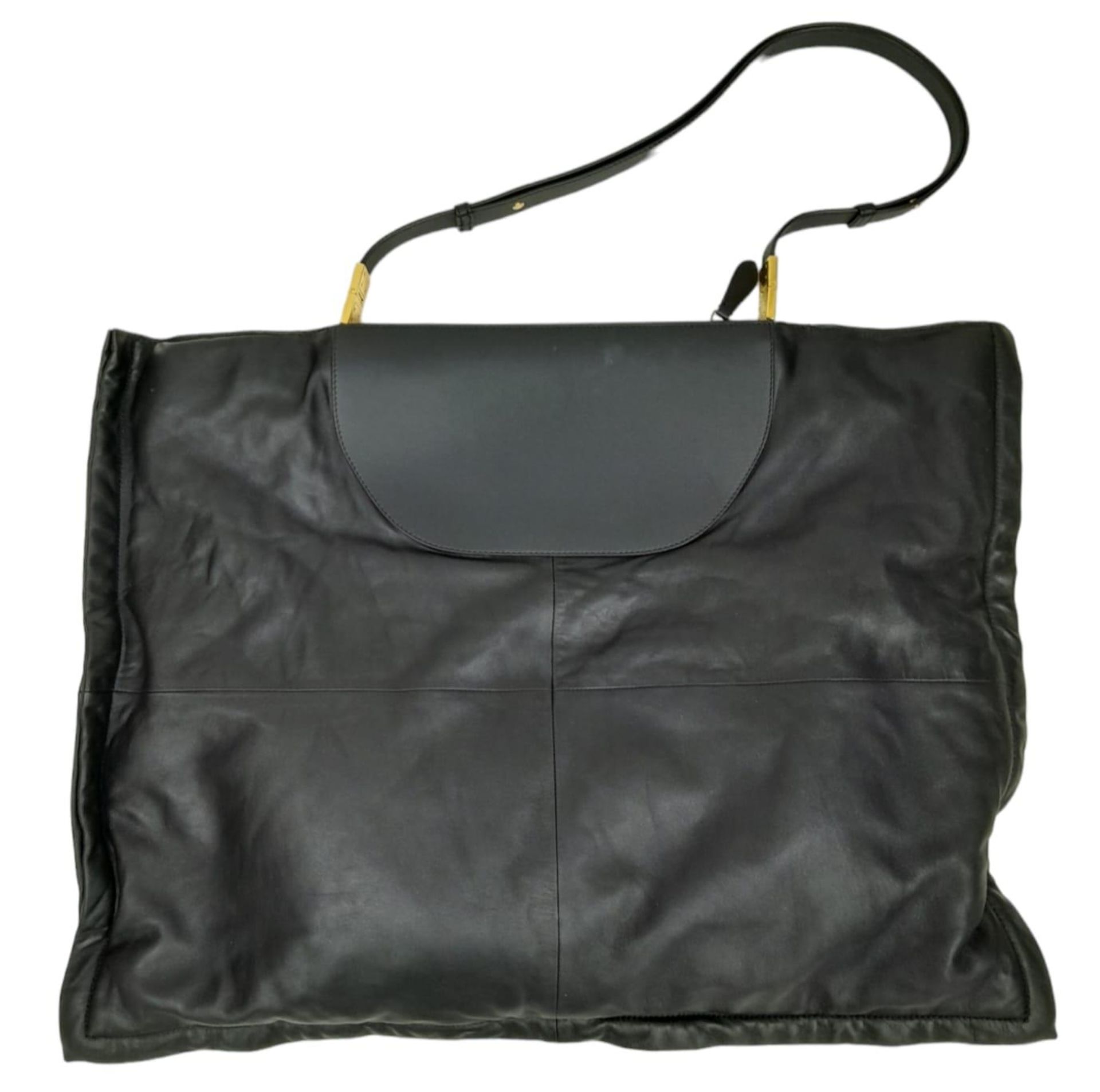 A Burberry Black Olympia Tote Bag. Soft leather exterior with gold-toned hardware, adjustable - Bild 2 aus 8