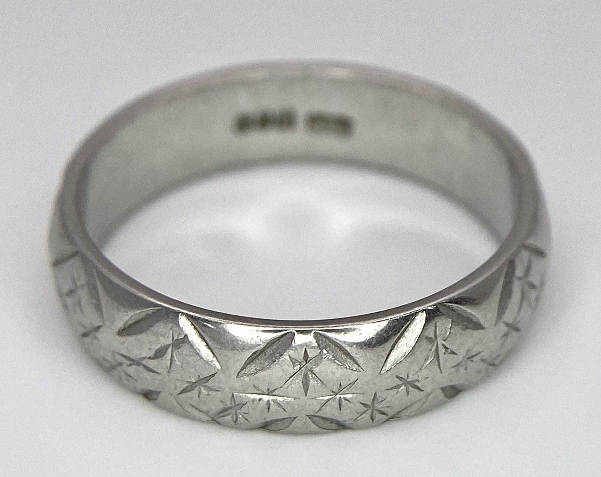 A Vintage Platinum Band Ring with Geometric Decorative Pattern. 5mm width. Size P. 7.5g - Image 4 of 6