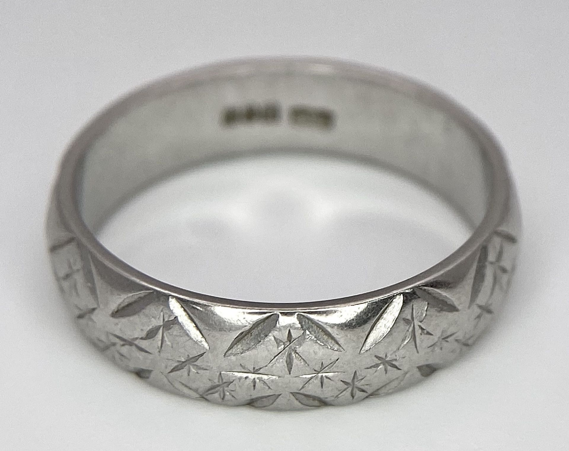 A Vintage Platinum Band Ring with Geometric Decorative Pattern. 5mm width. Size P. 7.5g - Image 4 of 6