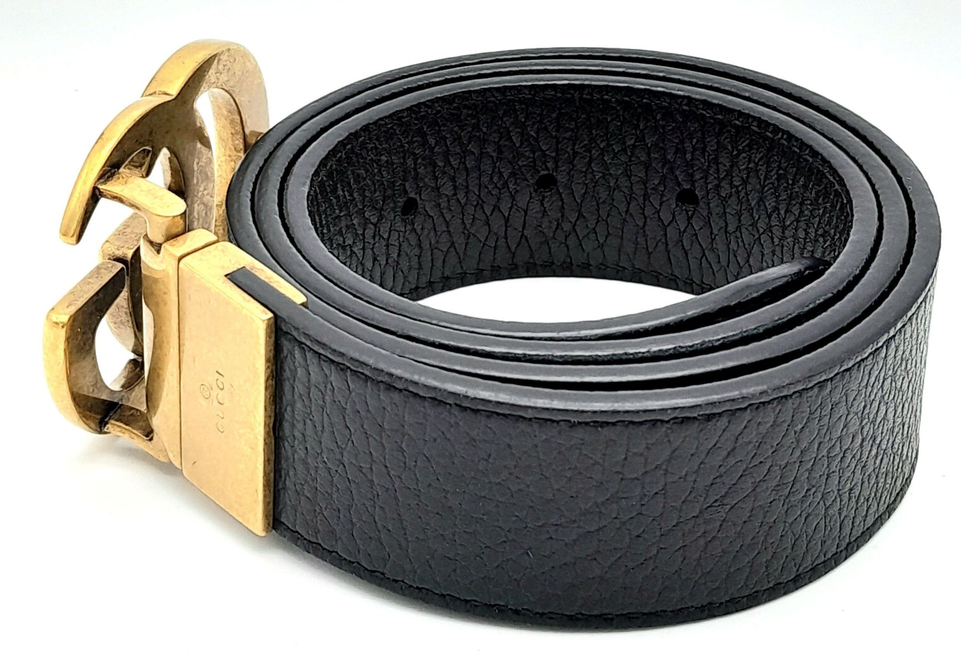 A Gucci Black Leather Belt. Classic gold tone Gucci monogram buckle. 94cm. Ref: 015222 - Bild 3 aus 7