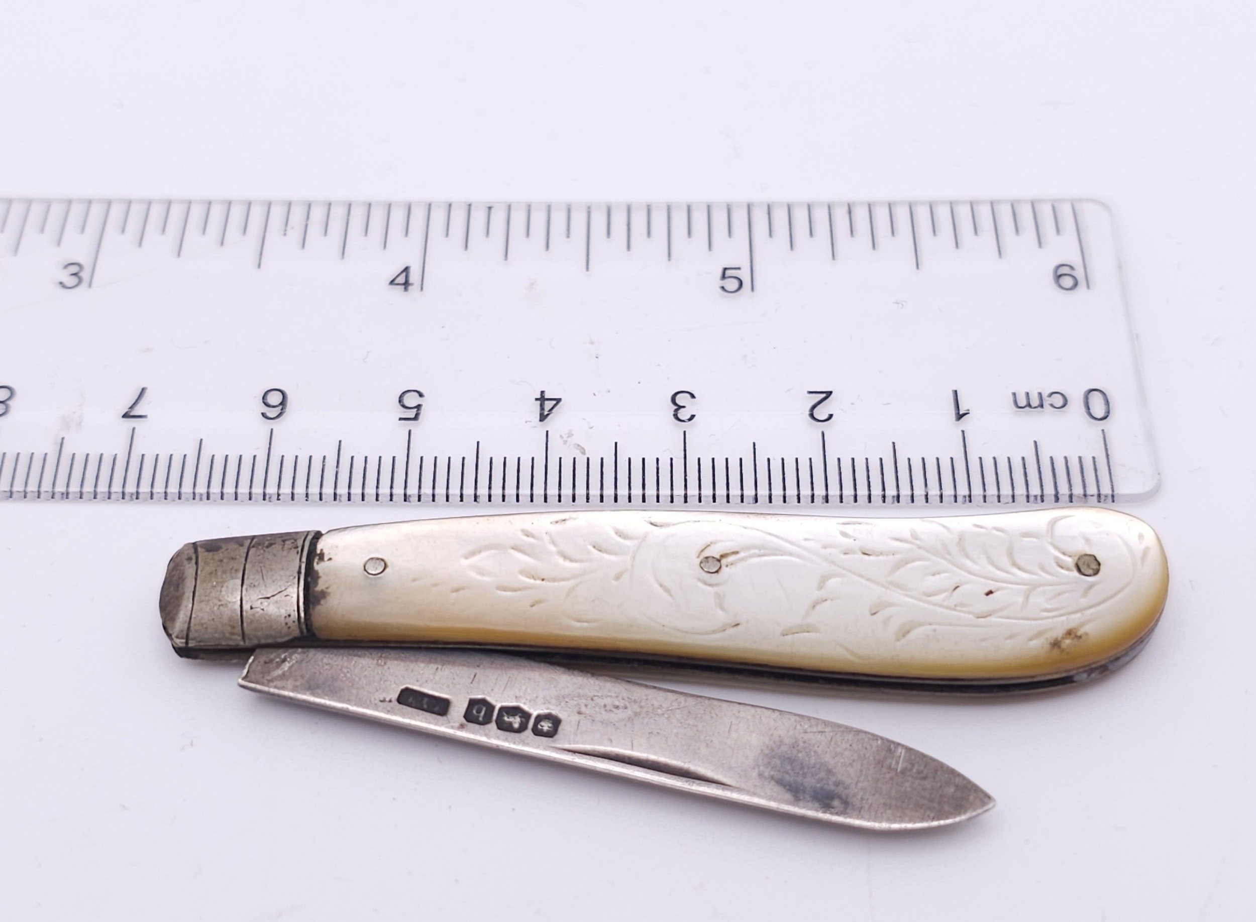 An antique sterling silver folding knife with Mother of Pearl inlay handle. Full Sheffield - Image 7 of 8