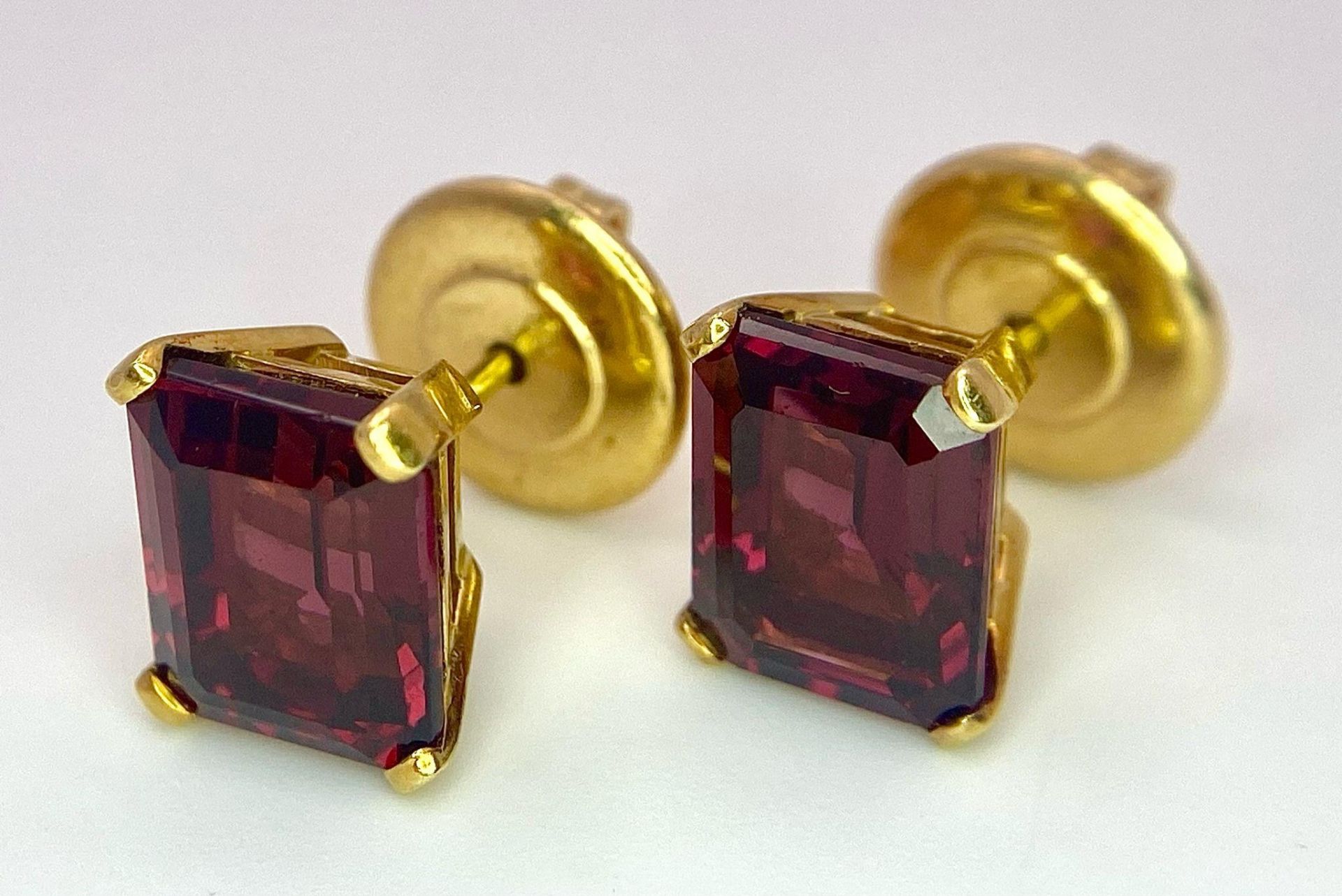 A Pair of 18K Yellow Gold and Alexandrite Earrings. Emerald cut alexandrite - 5ctw. 5.7g total - Image 2 of 8