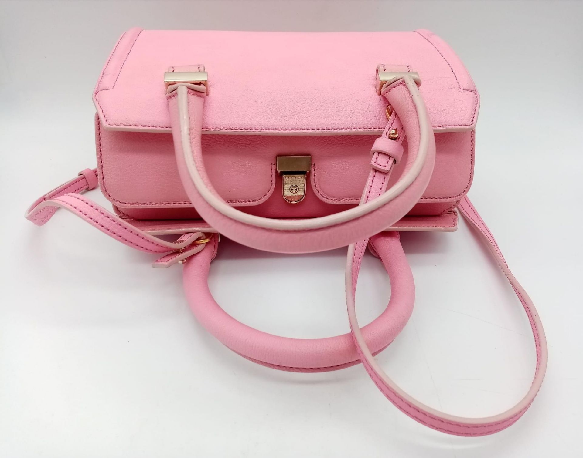A Victoria Beckham two toned candy pink textured leather mini bag, patent leather trim with gold - Bild 3 aus 8