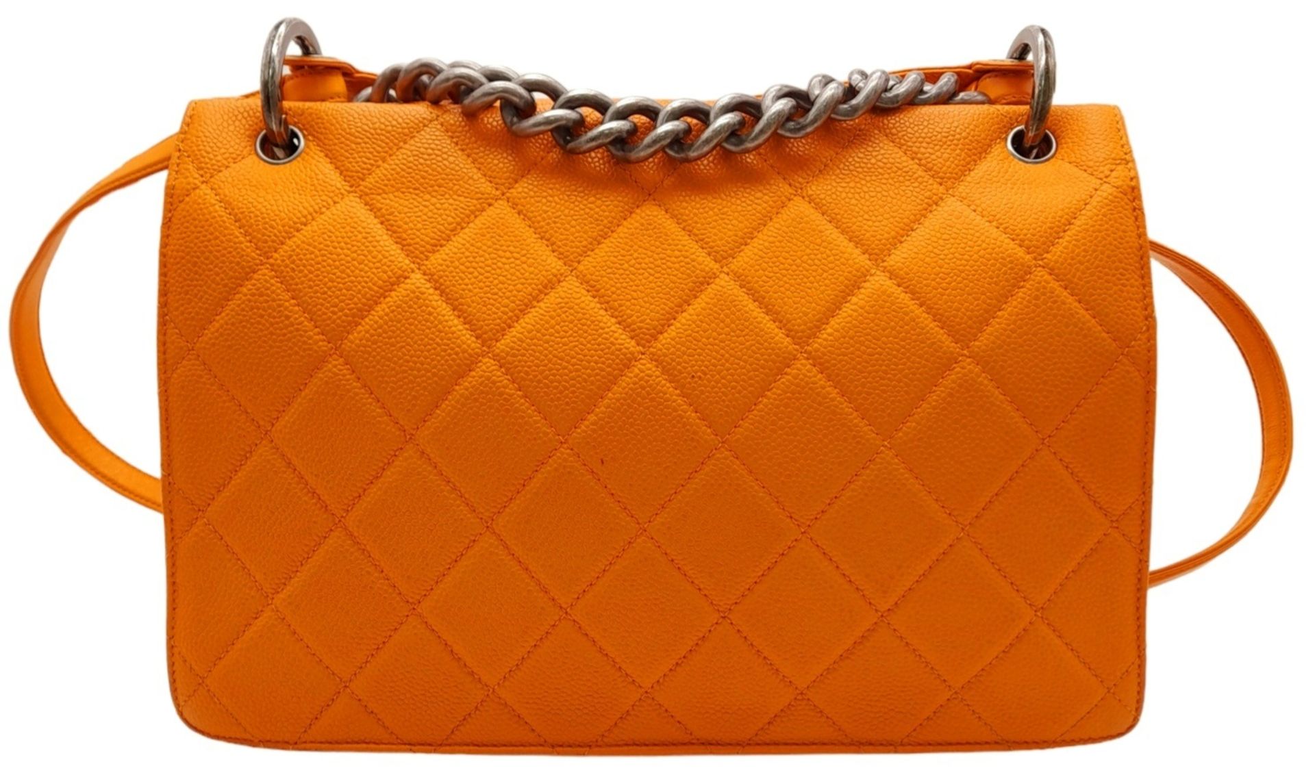 A Chanel Orange Quilted Caviar Leather Retro Shoulder Bag. Front flap with CC turn-lock and - Bild 8 aus 14